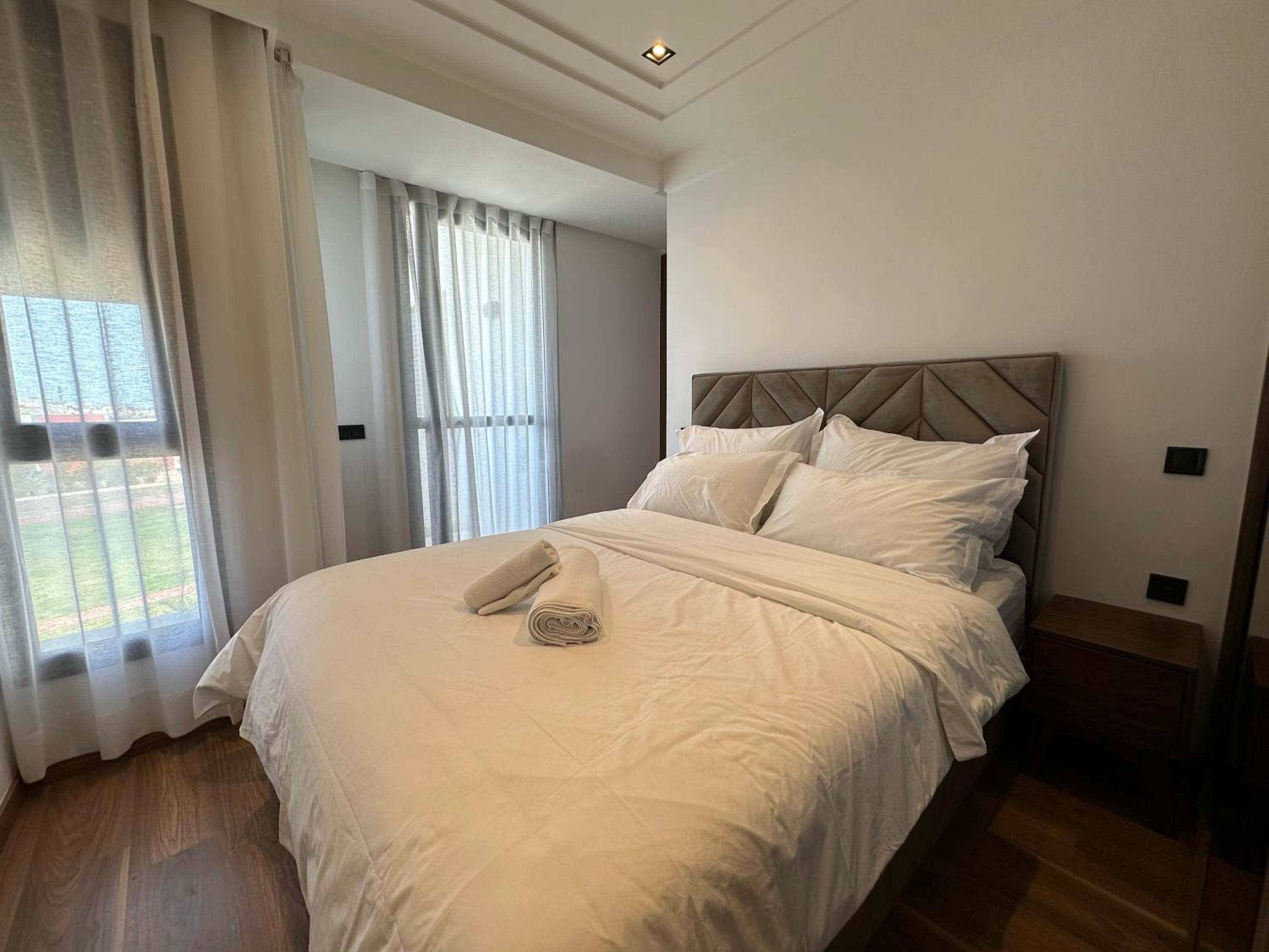 Two-Bedroom Deluxe Apartment - Photo 4