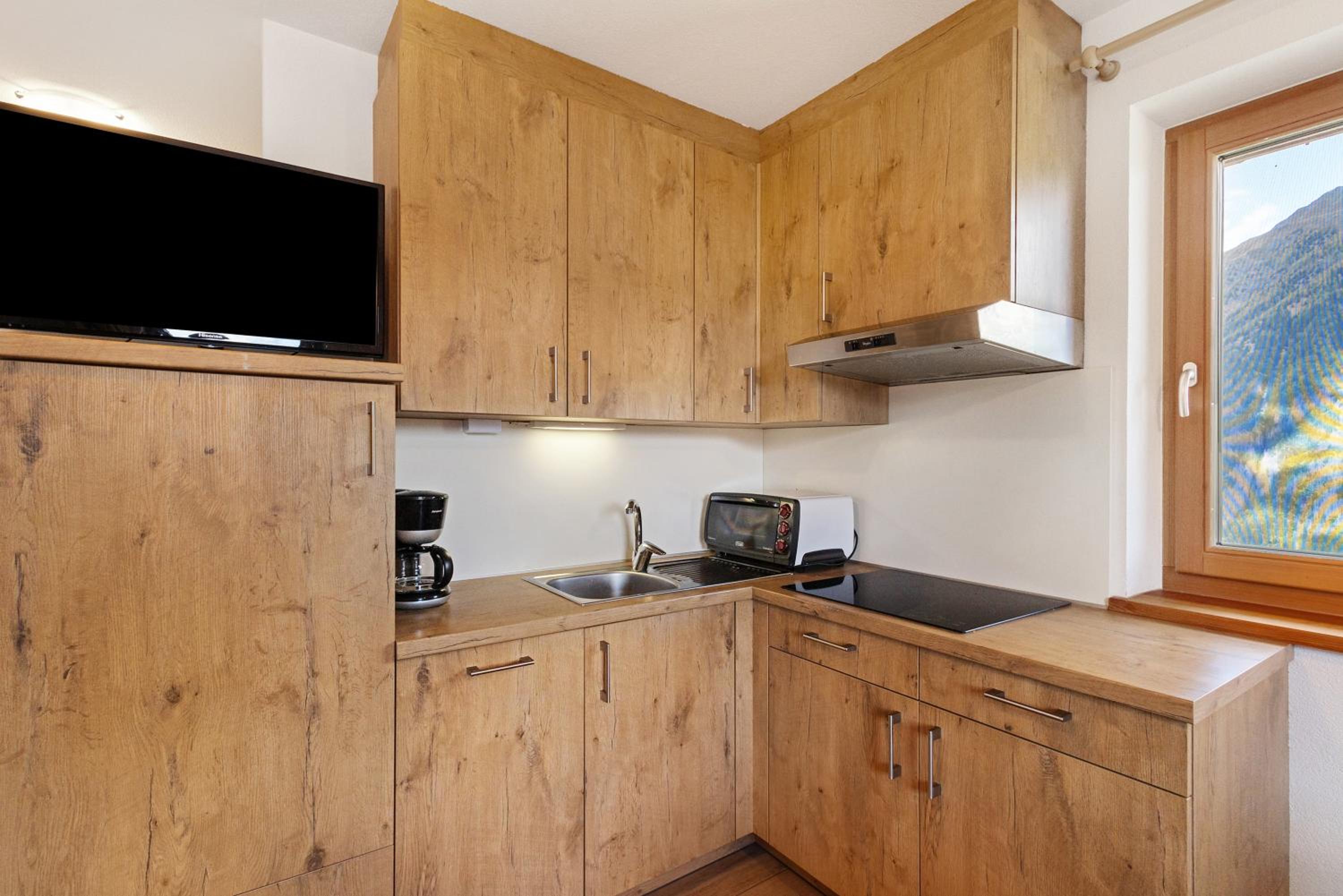 Two-Bedroom Deluxe Apartment with Garden View photo 2