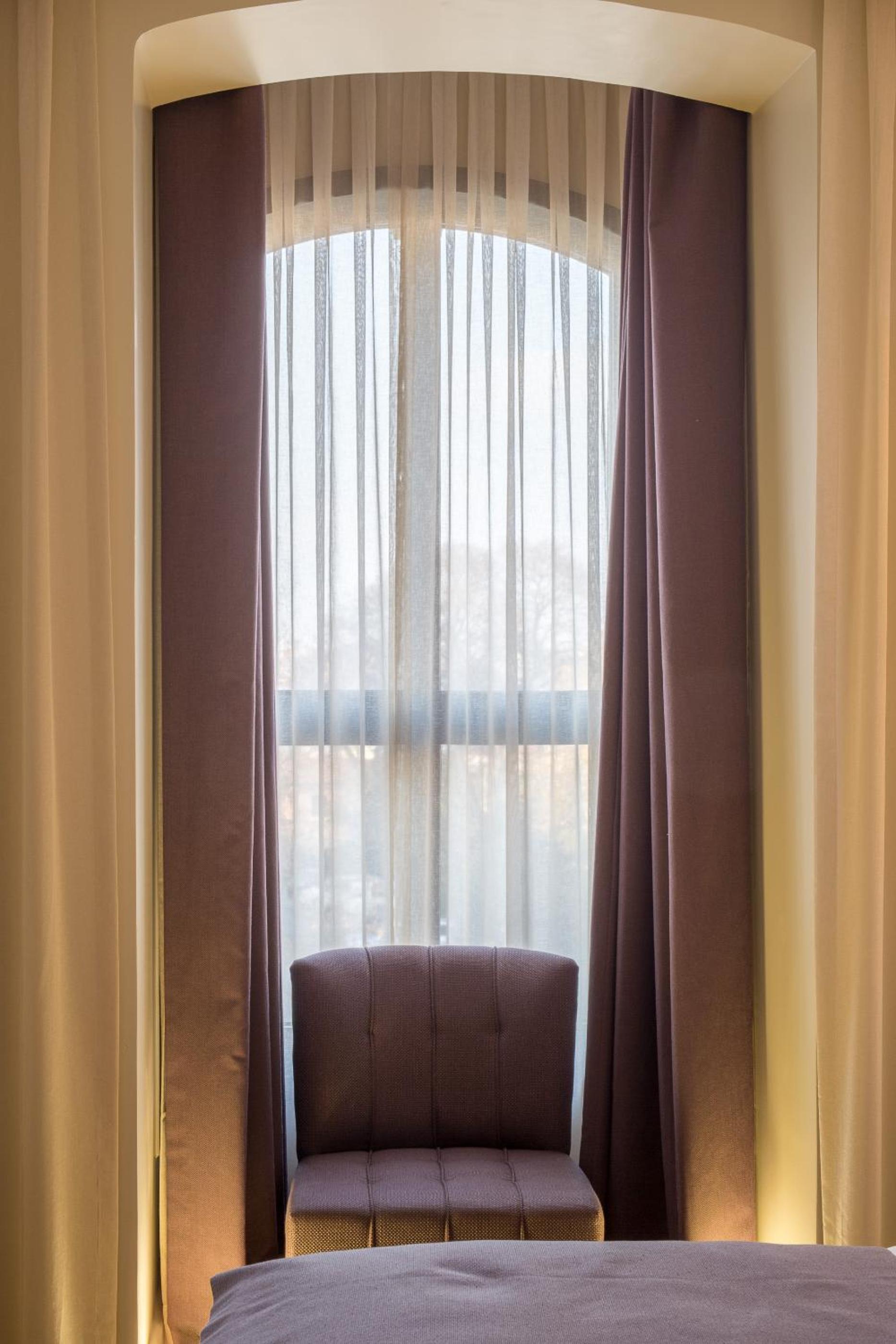 Deluxe Room with City View photo 2