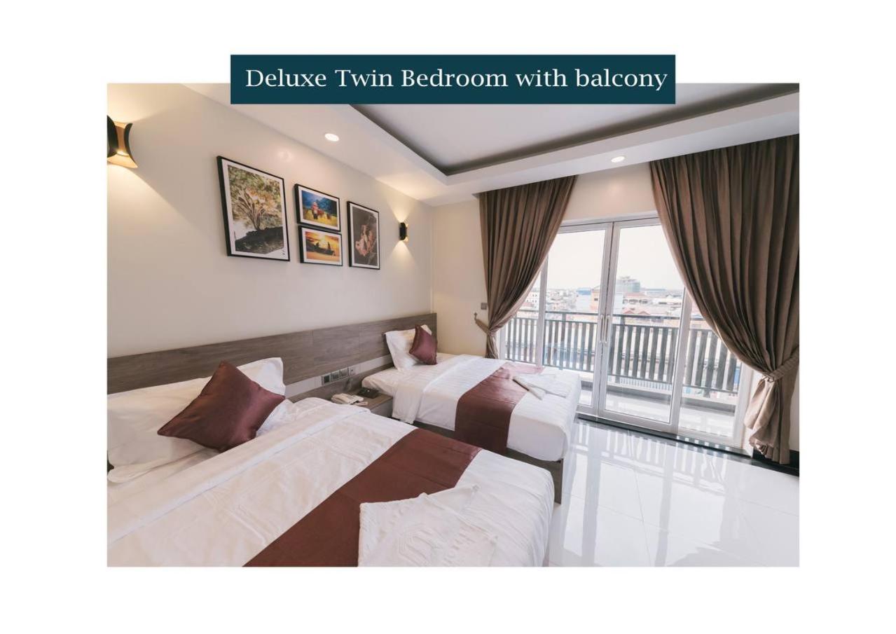 Twin Room with Balcony - Photo 8