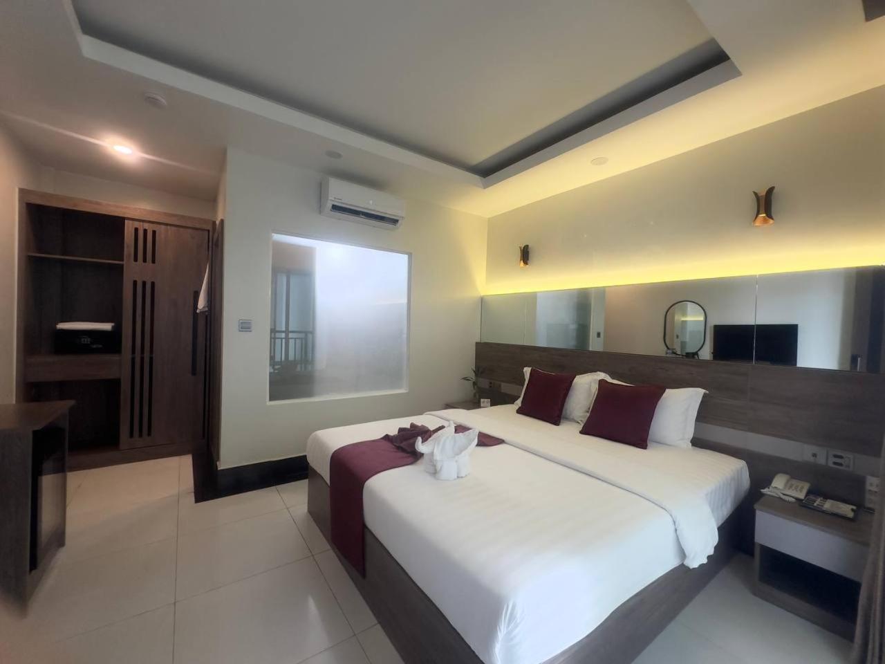 Standard Double Room - Photo 10