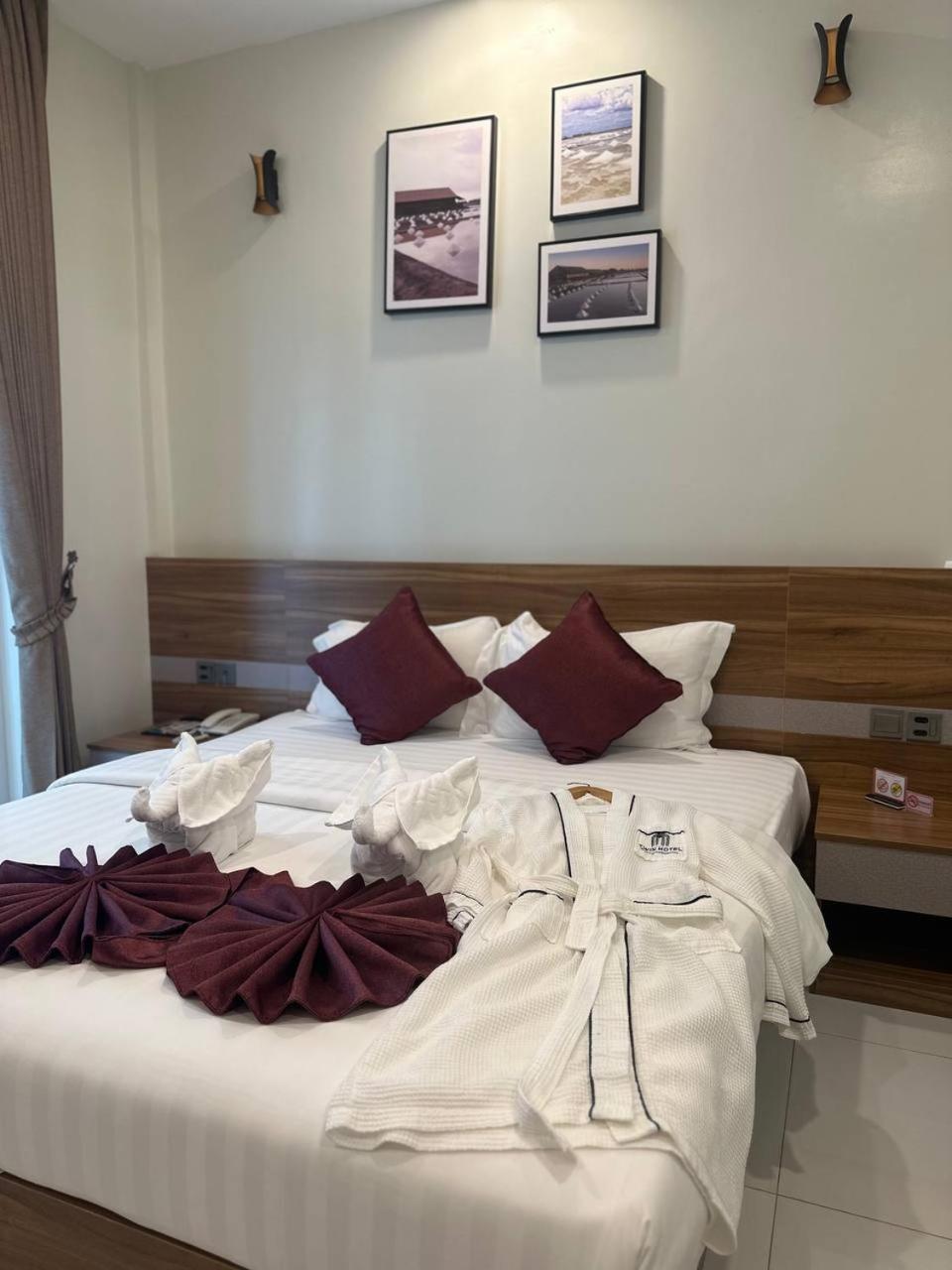 Standard Double Room - Photo 11