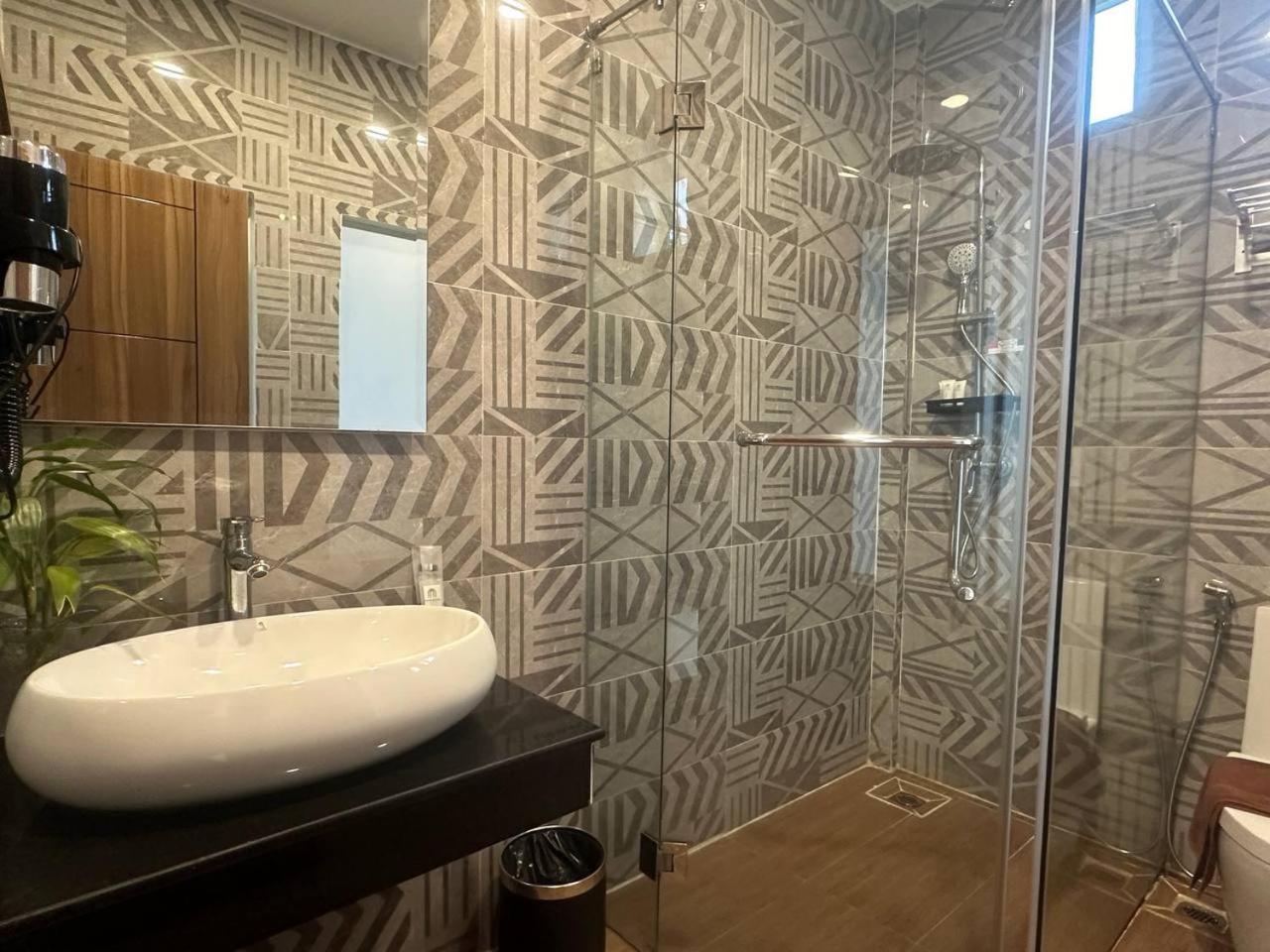 Standard Double Room - Photo 12