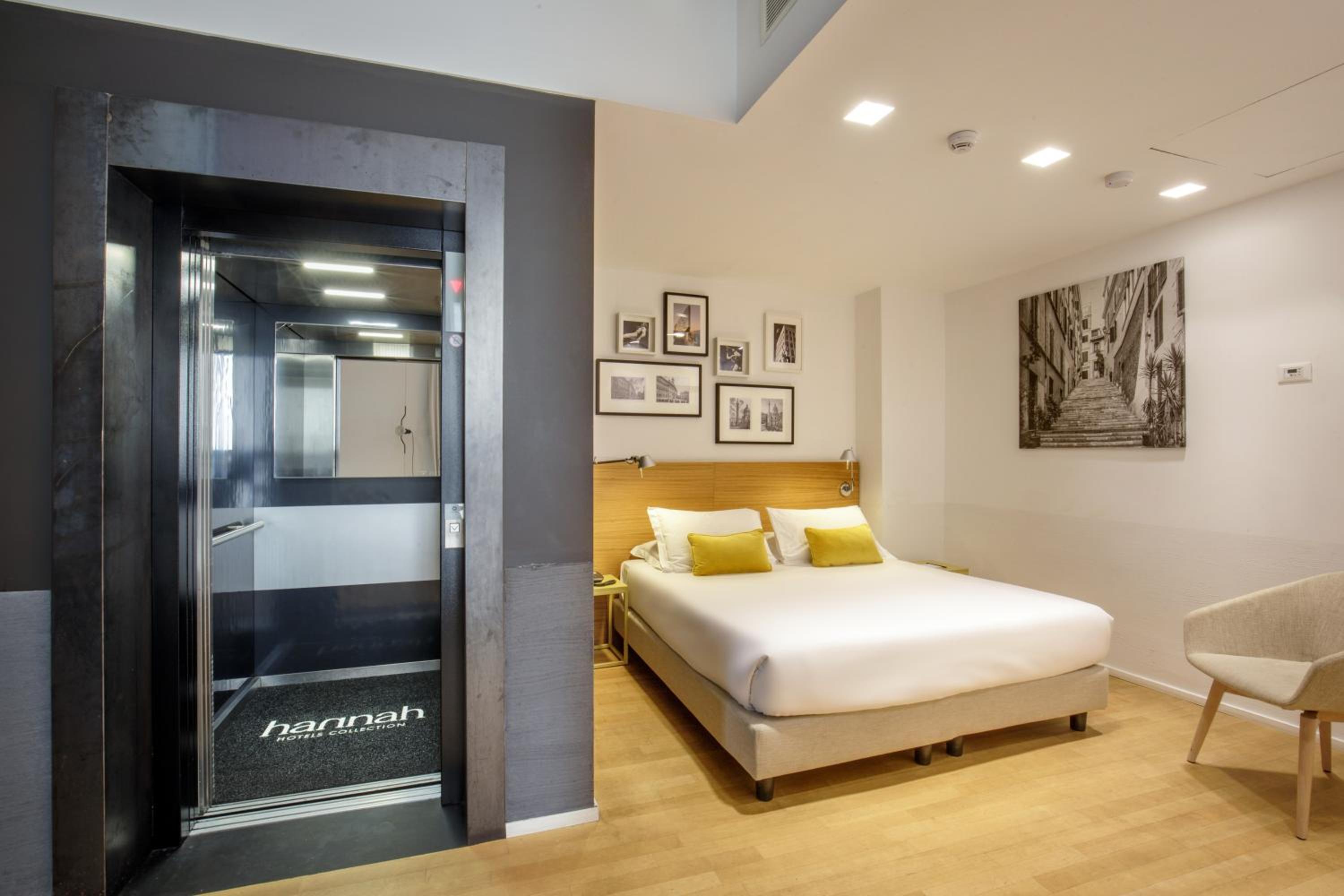 Suite with Terrace thumbnail 5