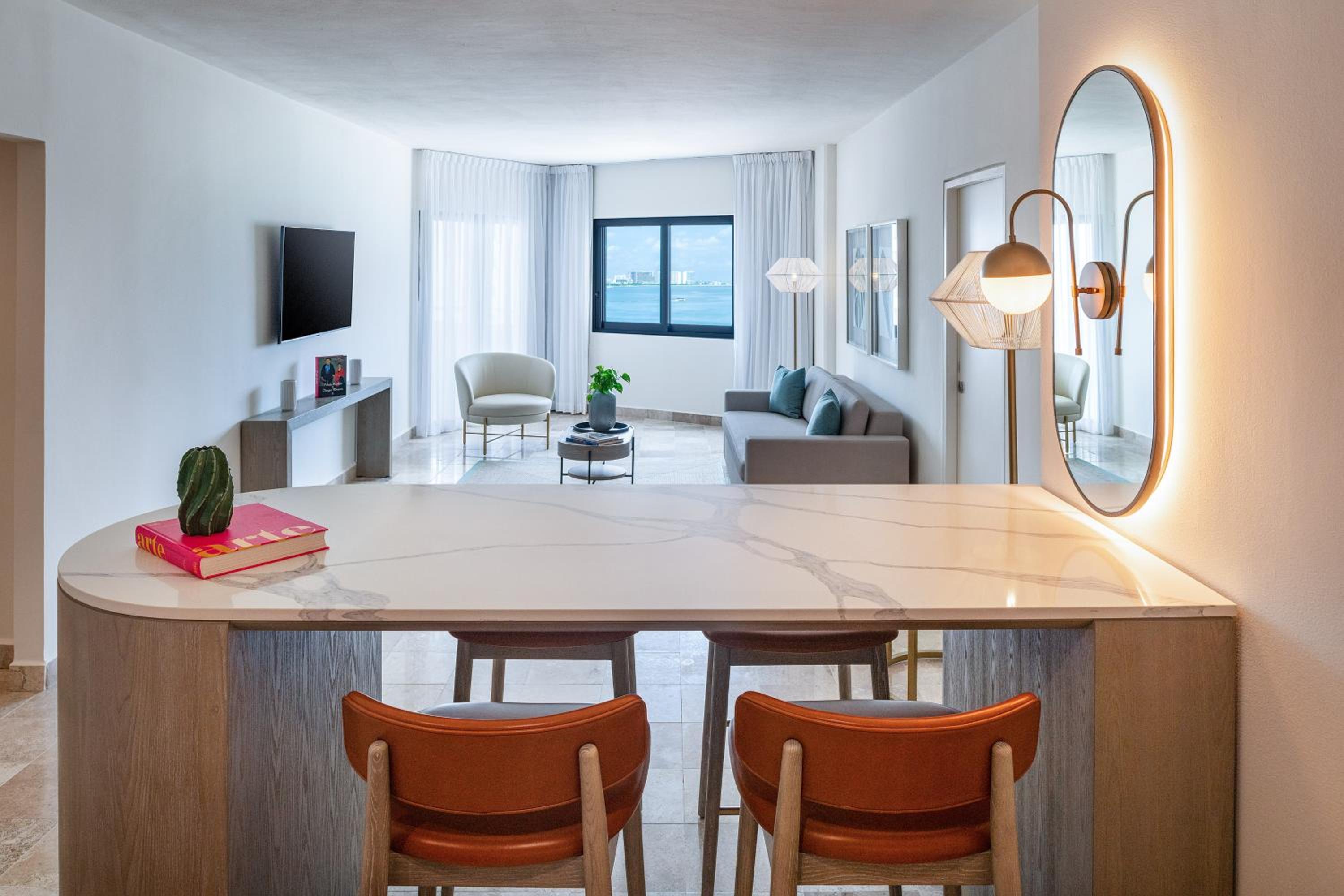 The Level Suite Ocean View With Balcony thumbnail 5