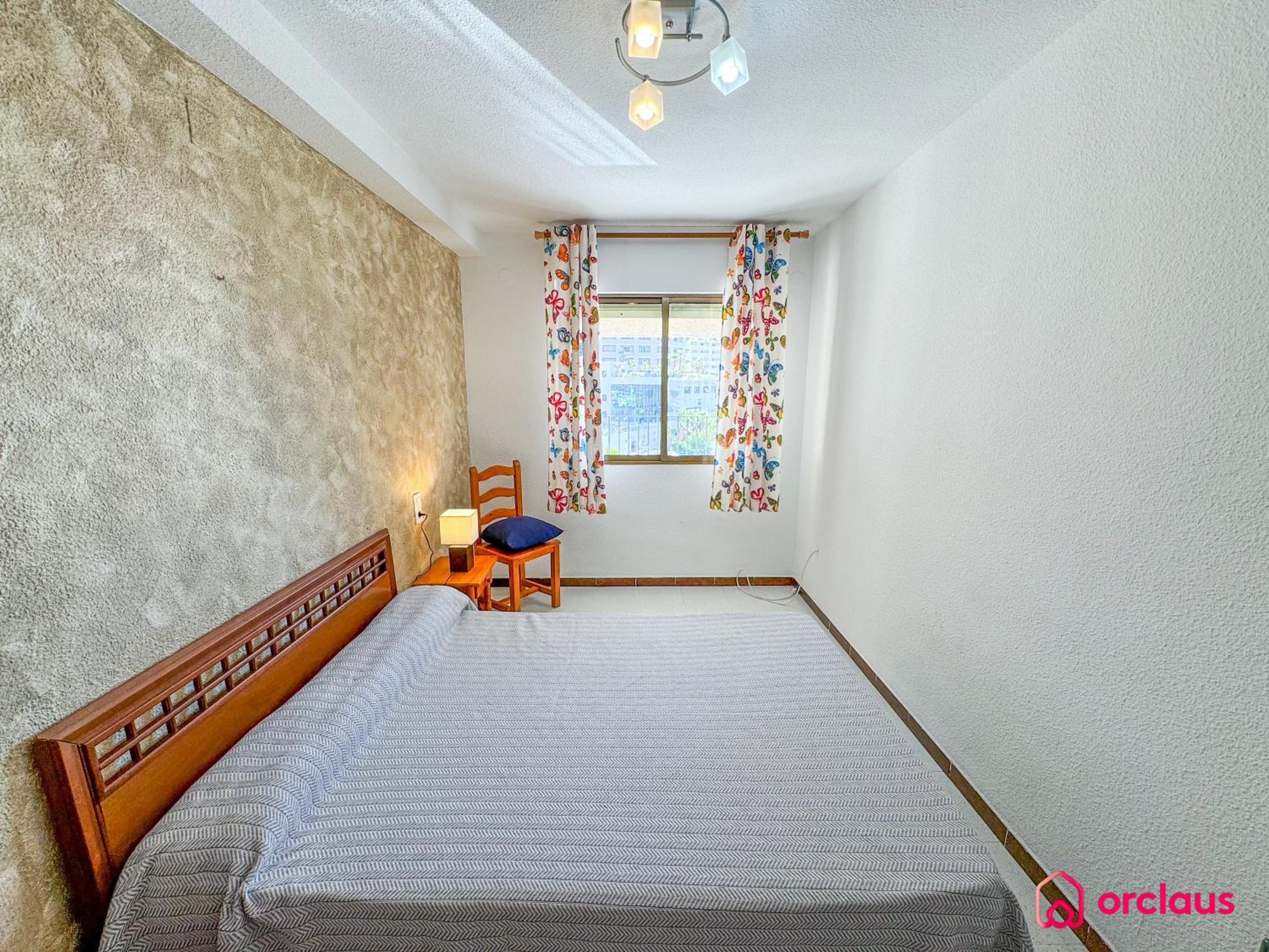 Apartamento de Dos Dormitorios con Vista a la Piscina
