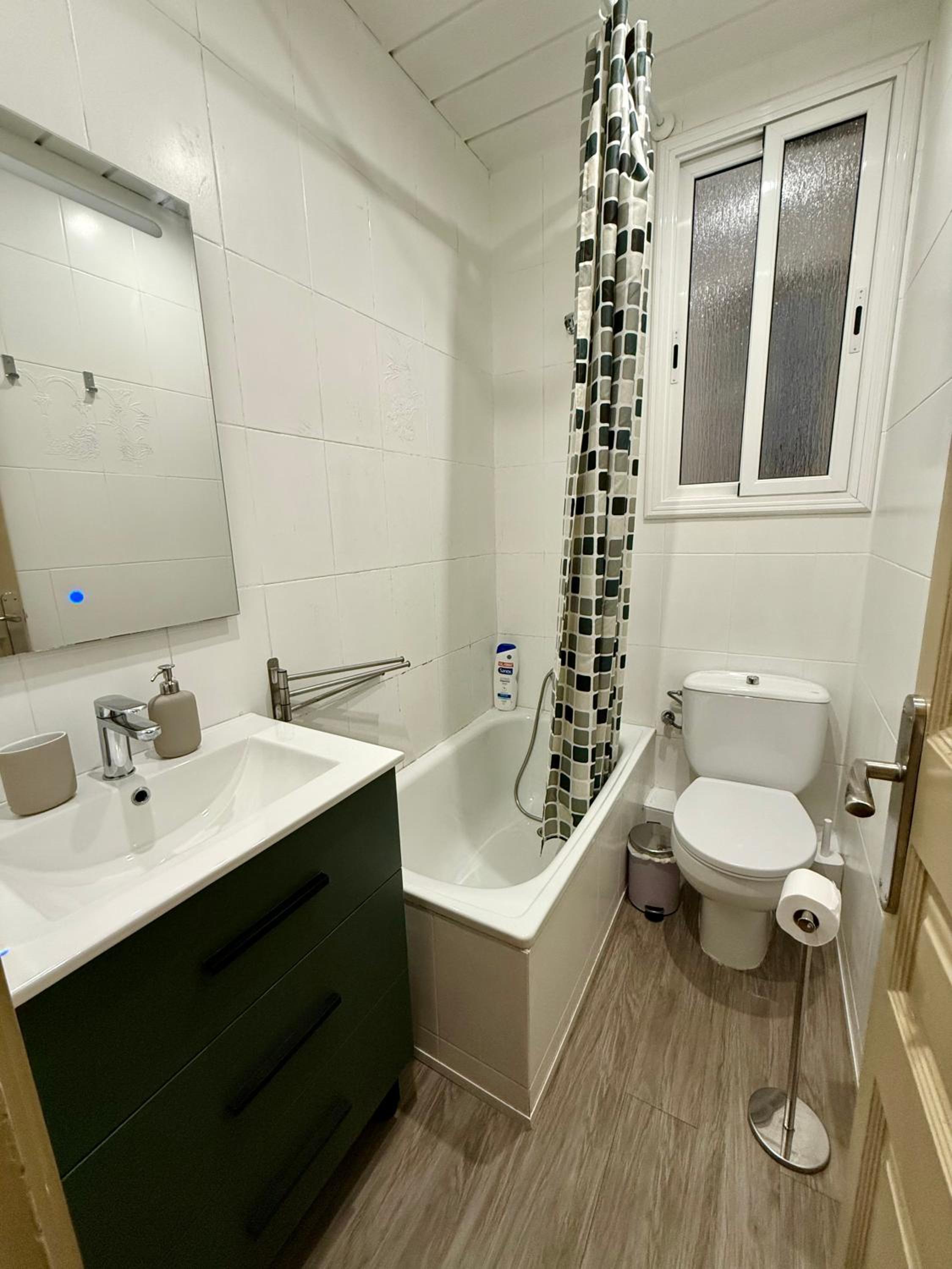 Two-Bedroom Apartment with Balcony photo 2