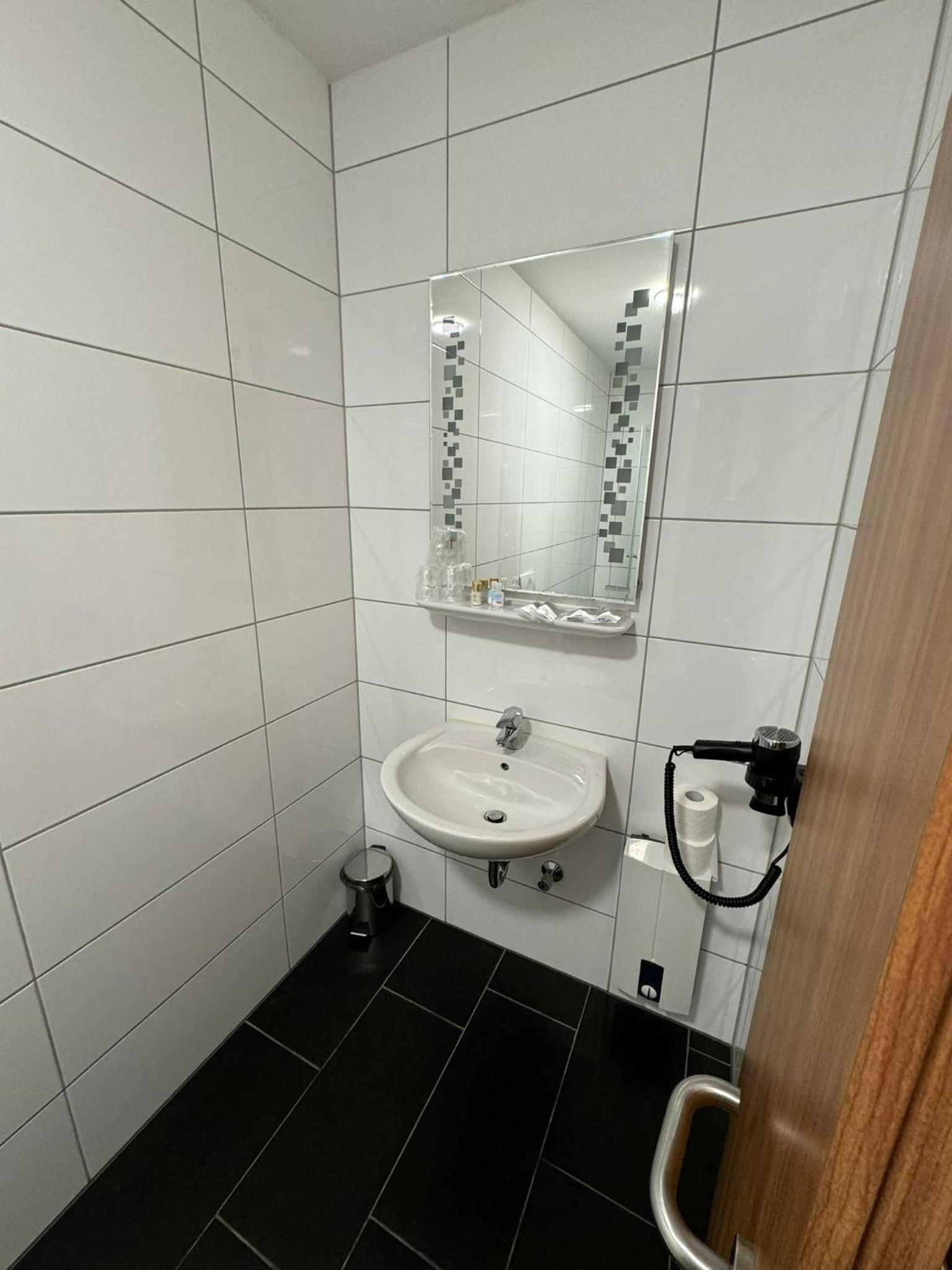 Double Room with Private Bathroom photo 3