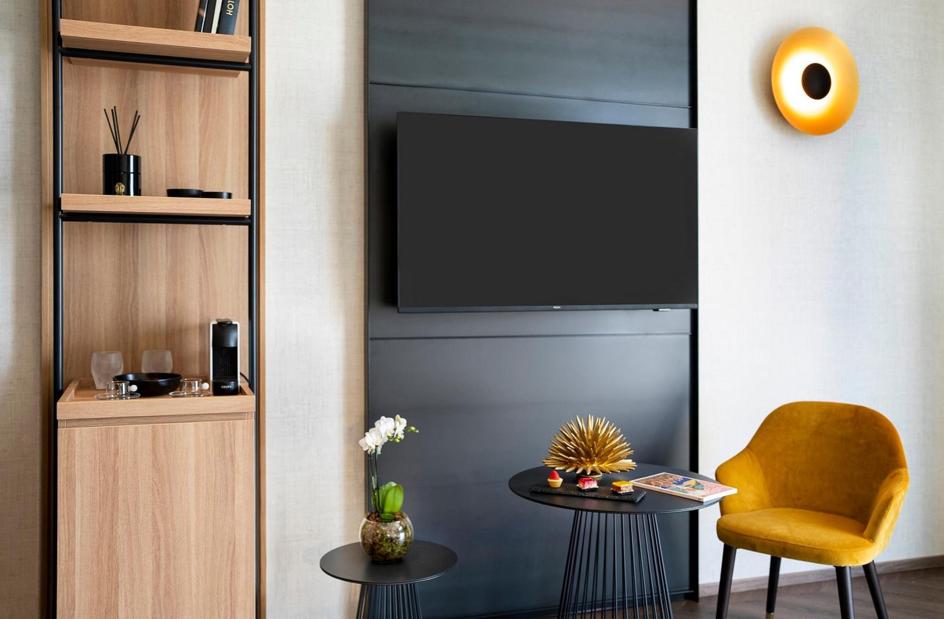Deluxe Double or Twin Room with City View - Photo 4