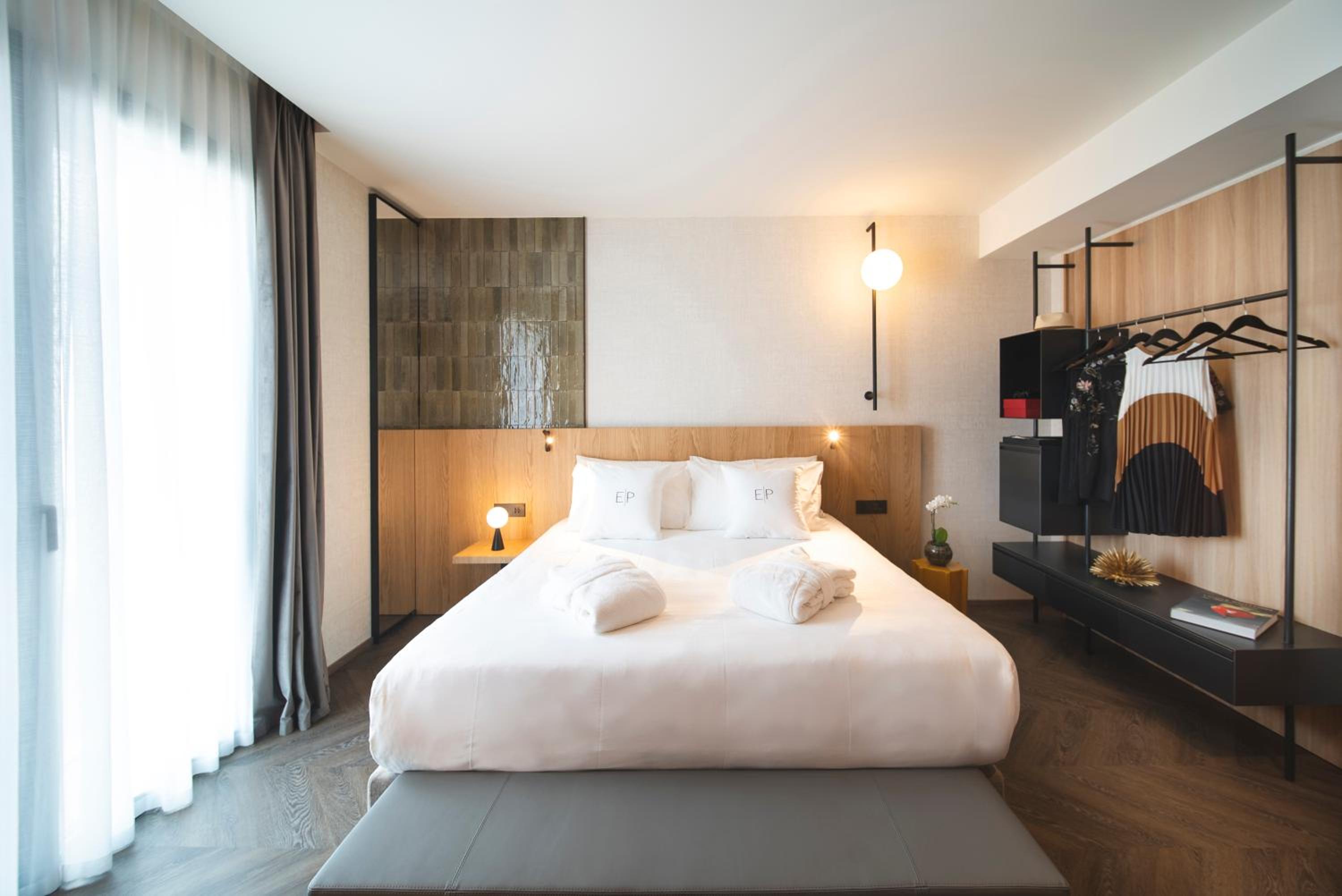 Deluxe Double or Twin Room with City View - Photo 1