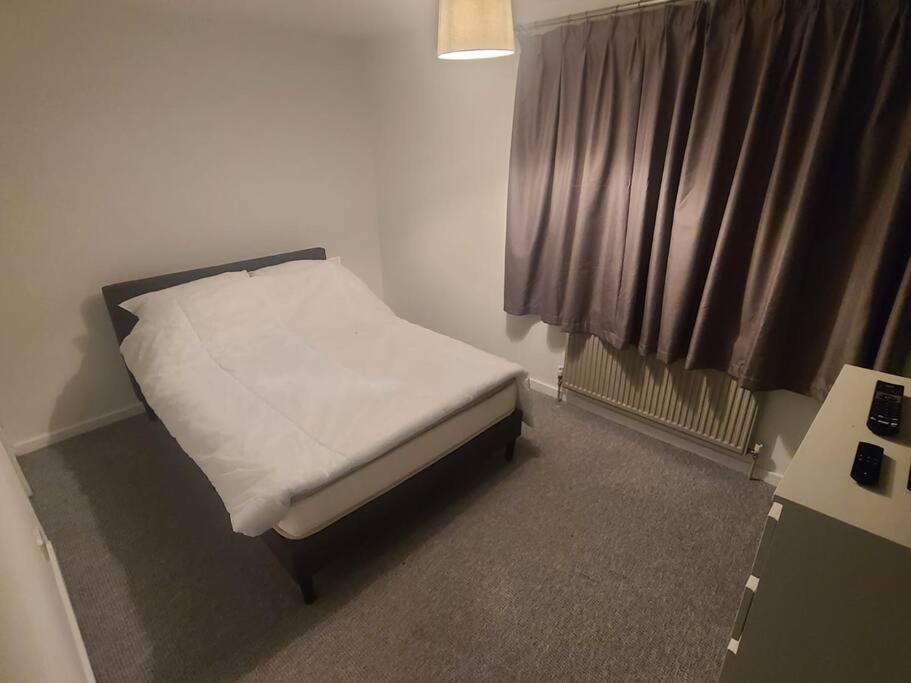 Three-Bedroom House photo 3