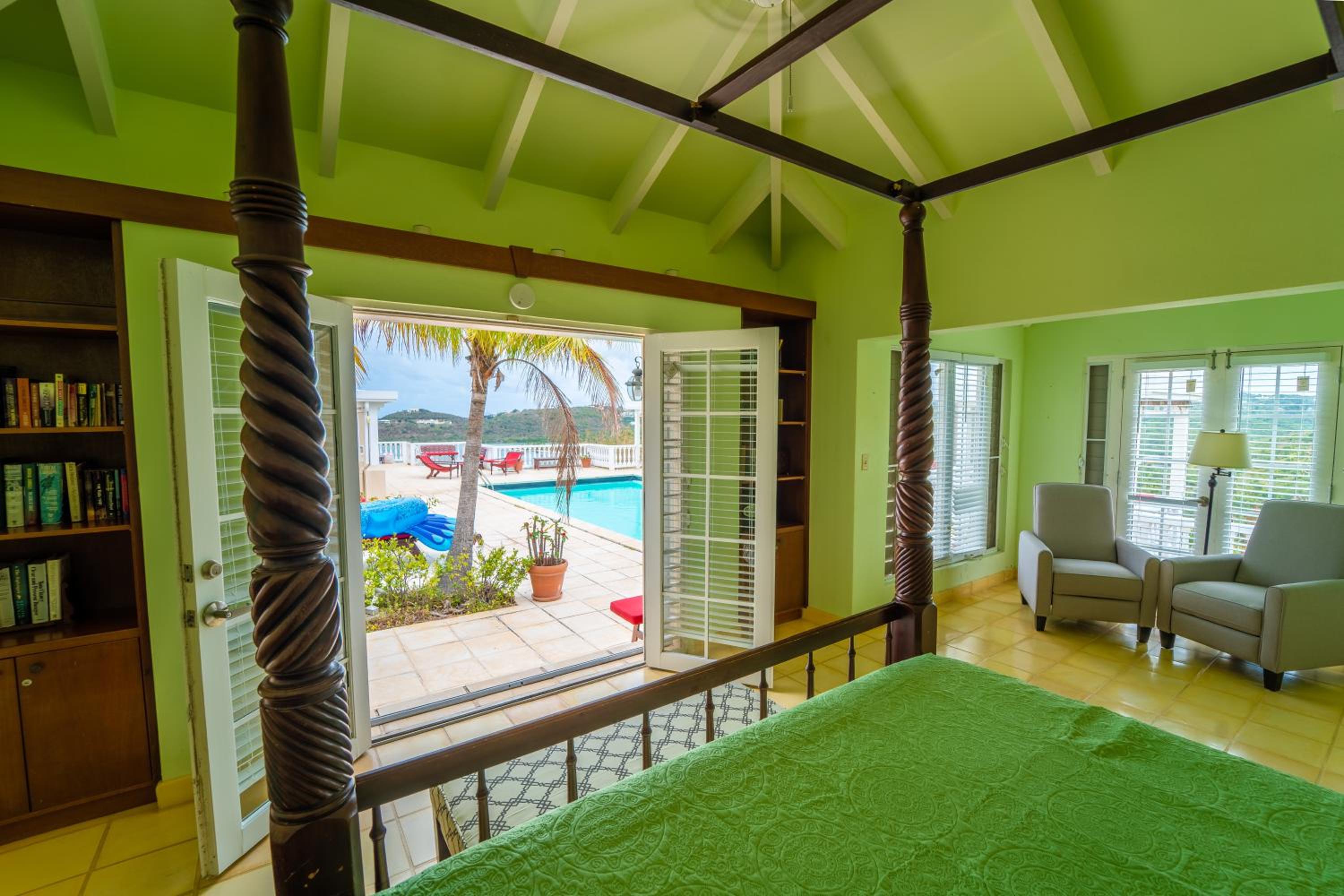 Six-Bedroom Villa  photo 2