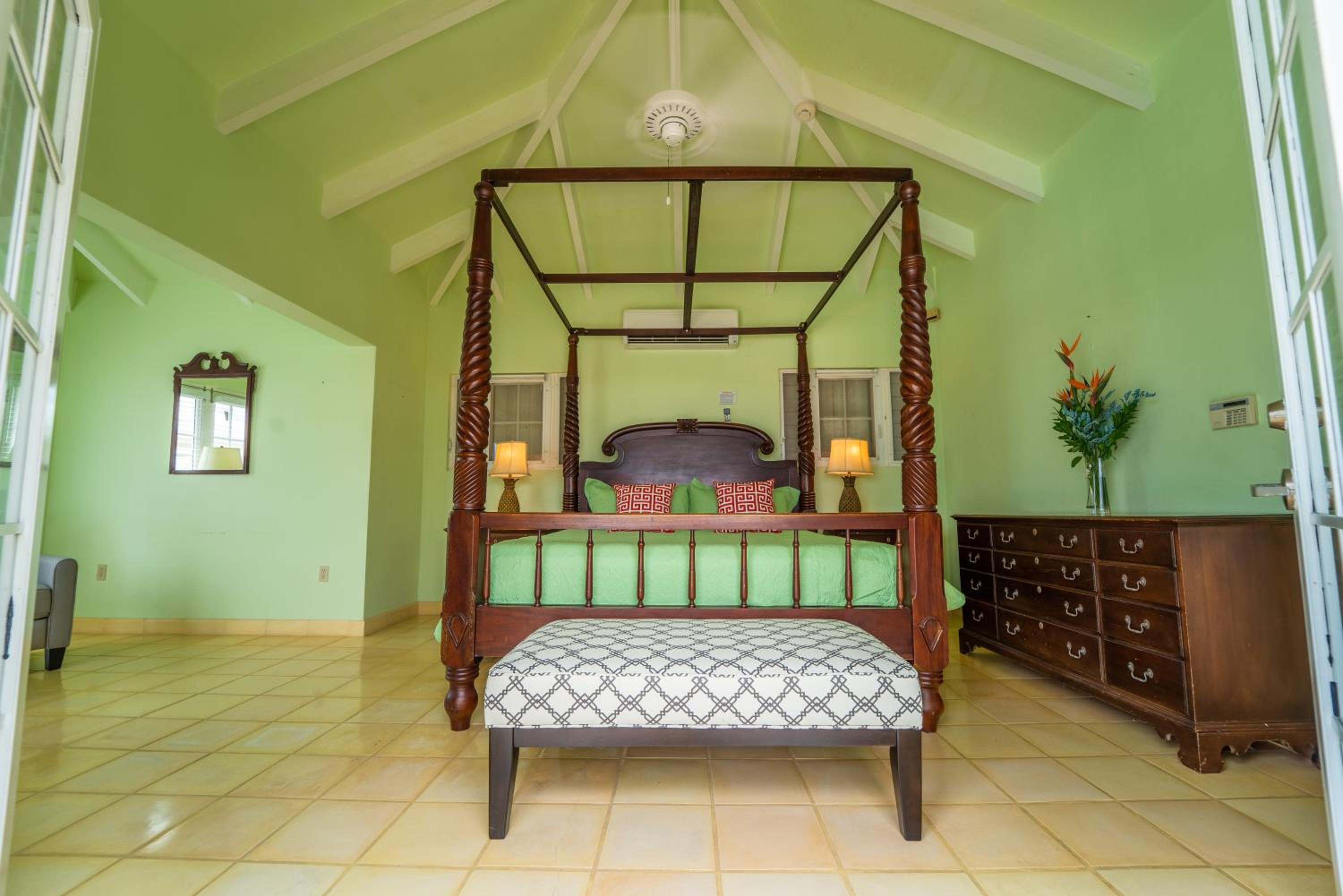 Six-Bedroom Villa  photo 3