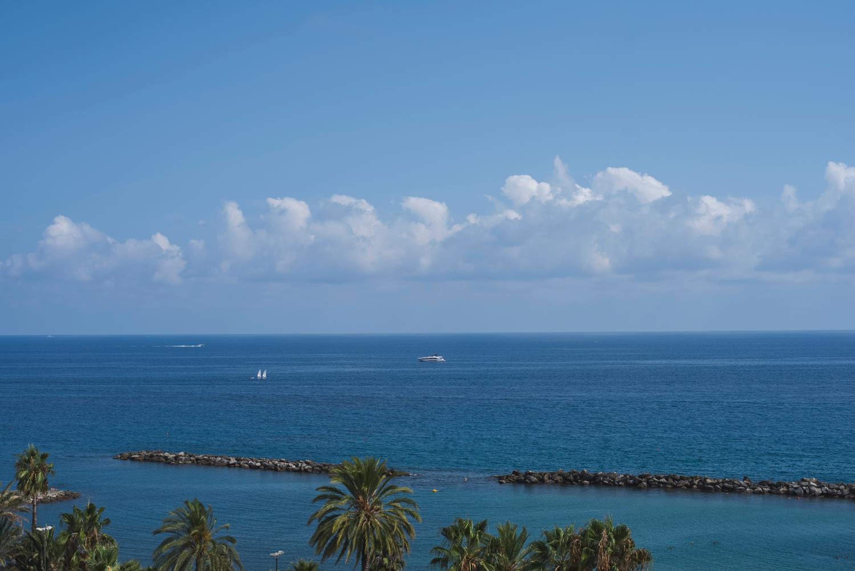 Double or Twin Room with Sea View - Photo 3