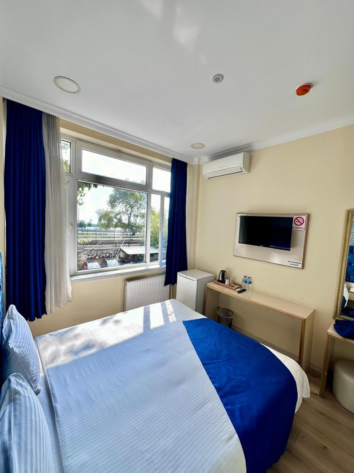 Double Room with Sea View photo 1
