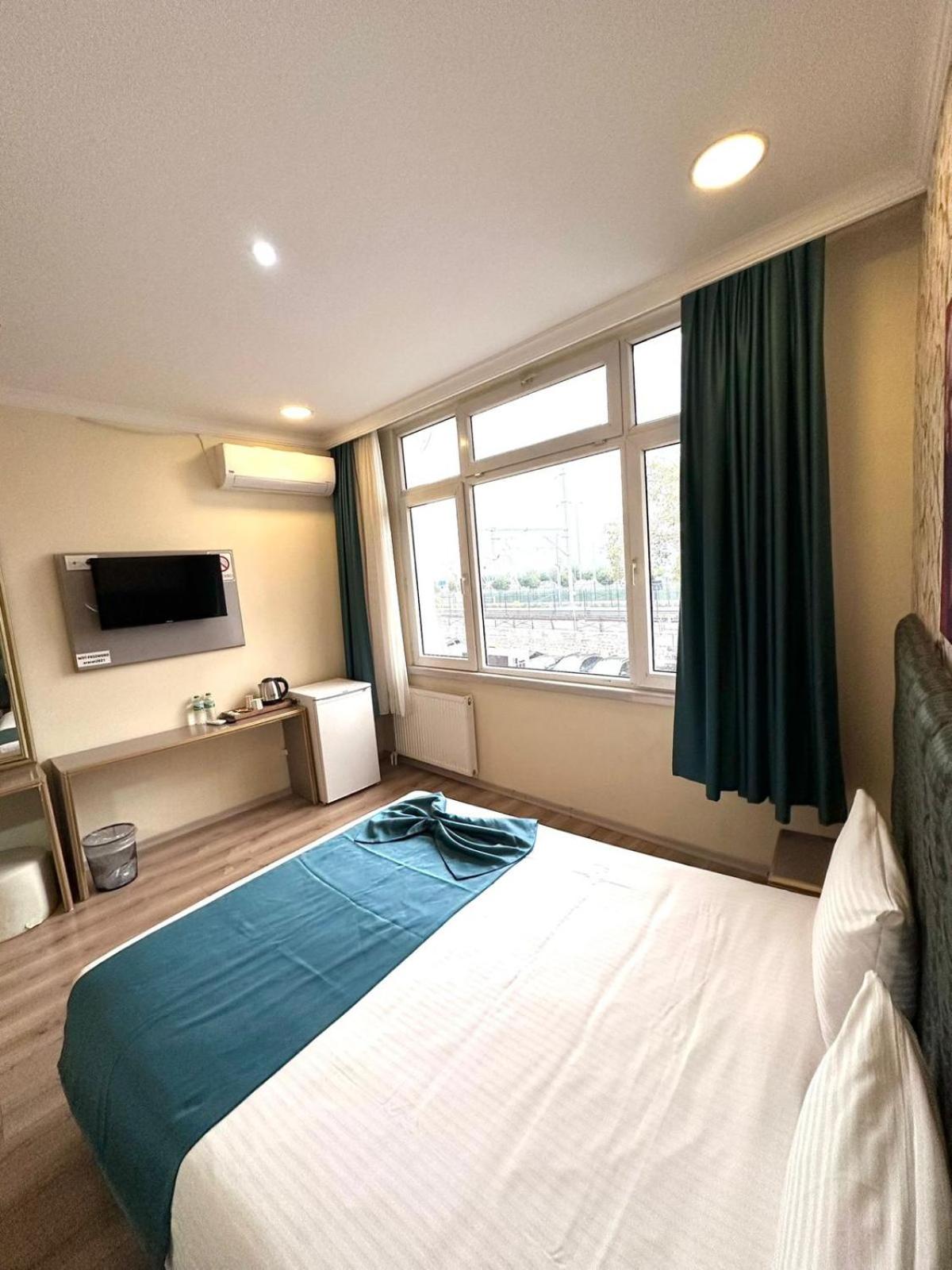 Double Room with Sea View photo 2