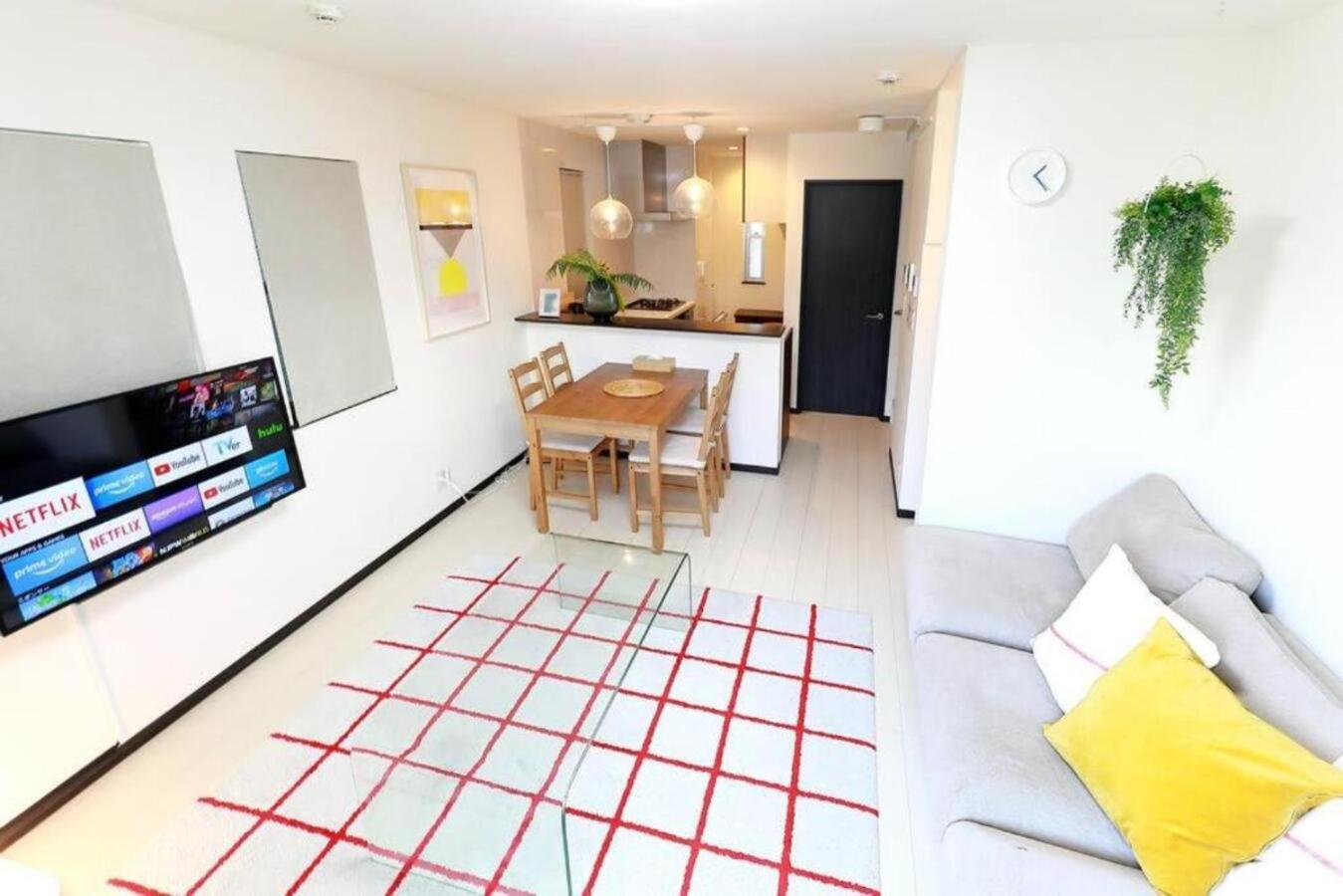 Three-Bedroom Apartment photo 2