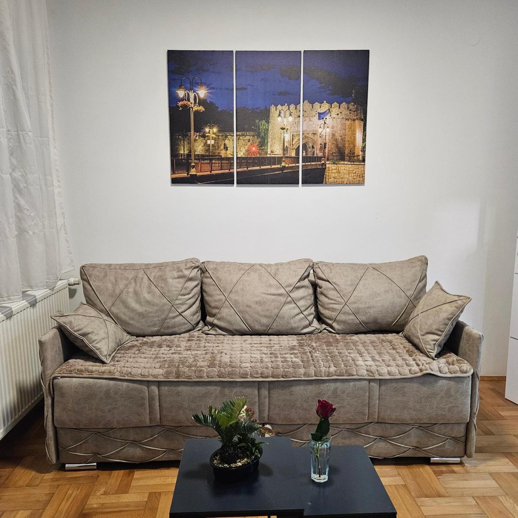 One-Bedroom Apartment photo 1