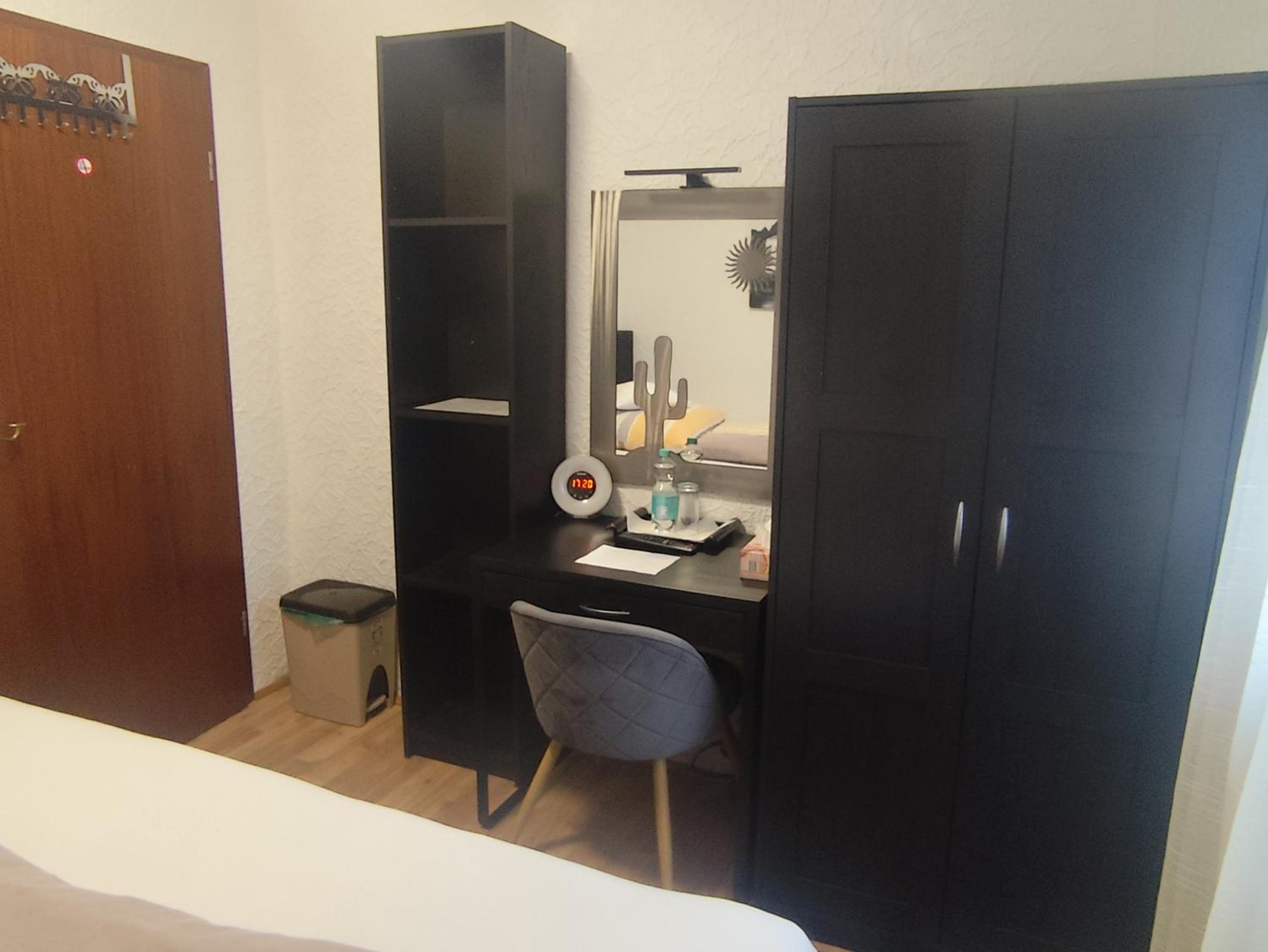 Single Room photo 2