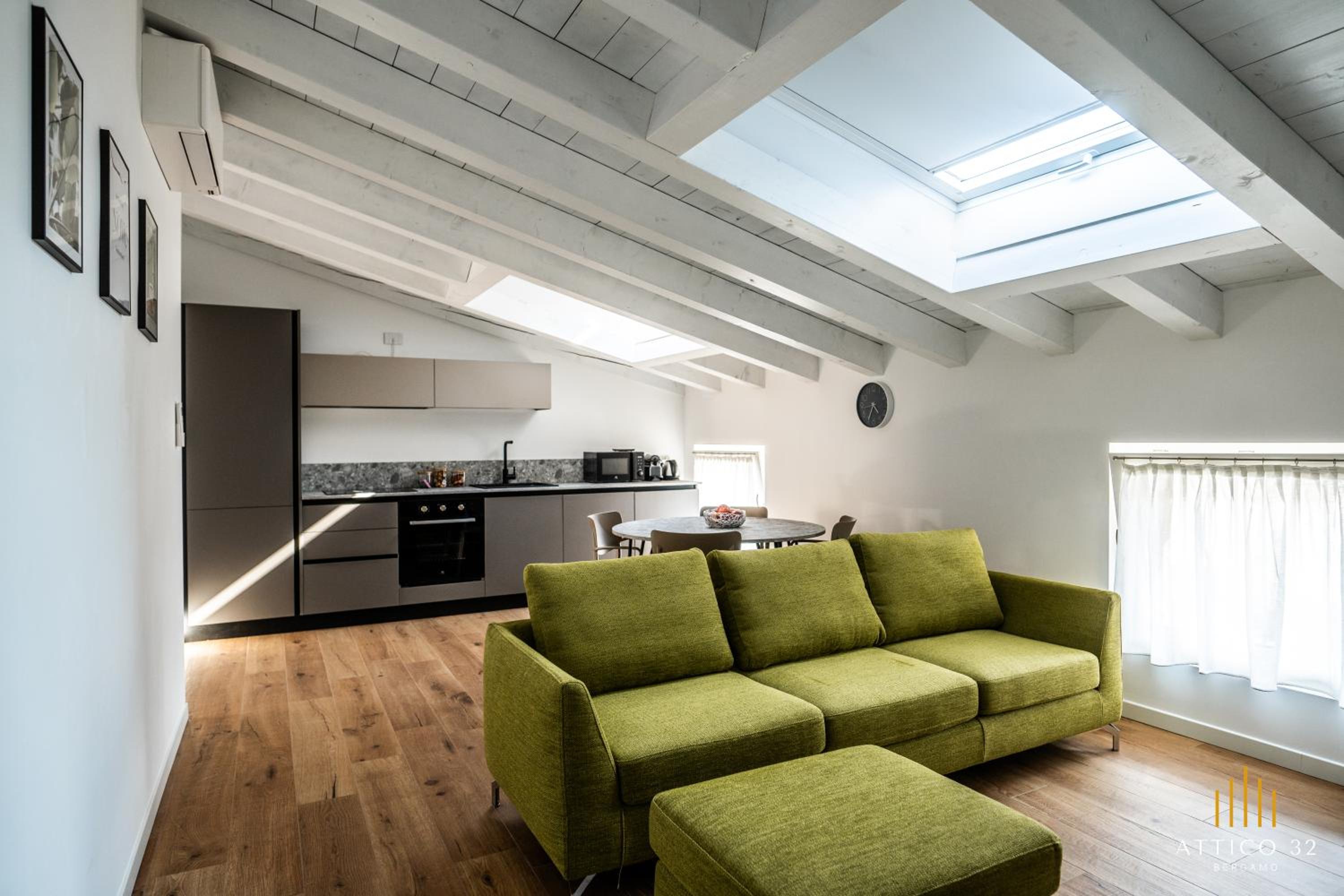 Deluxe One-Bedroom Apartment
