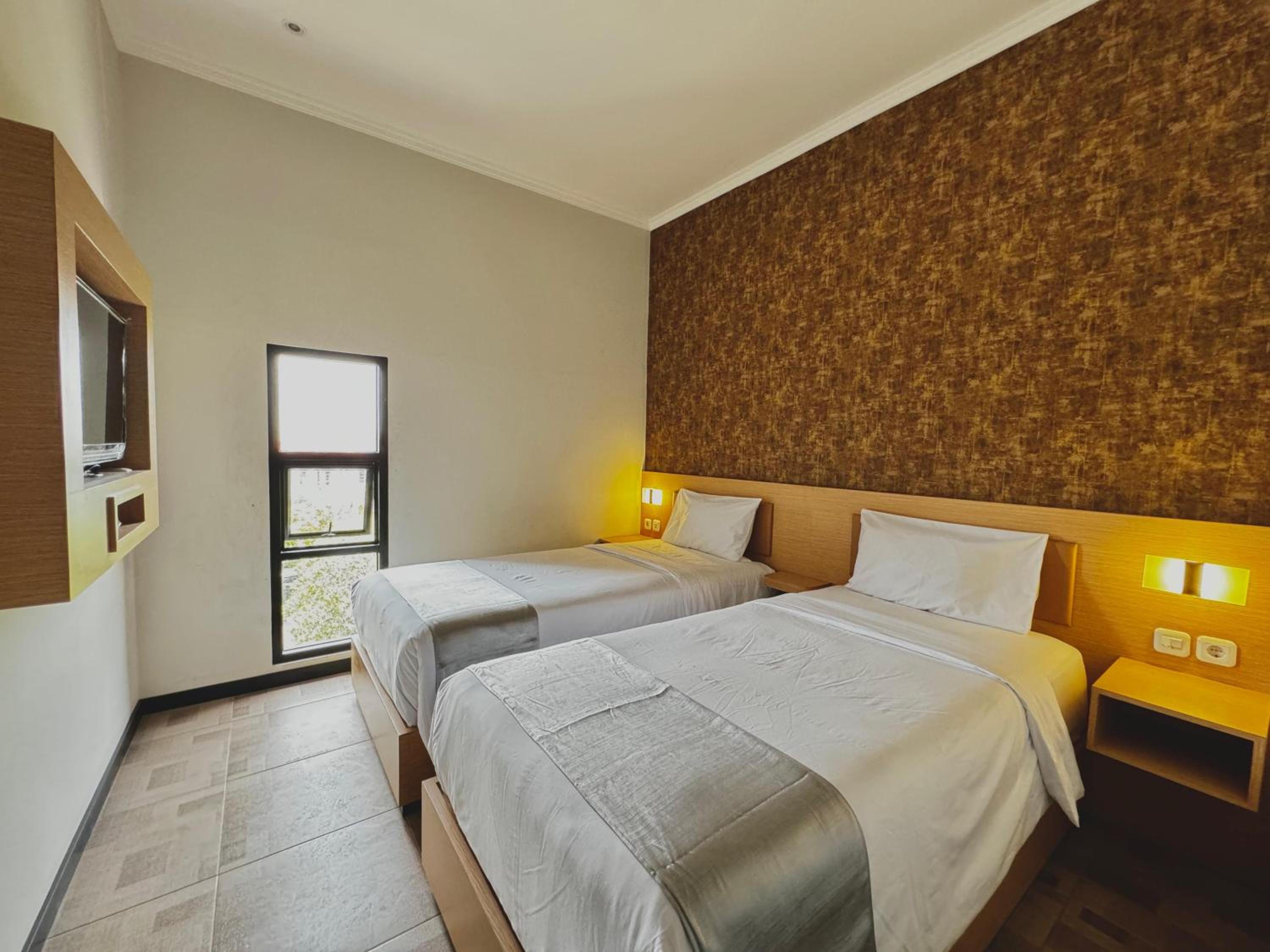 Double or Twin Room - Photo 5
