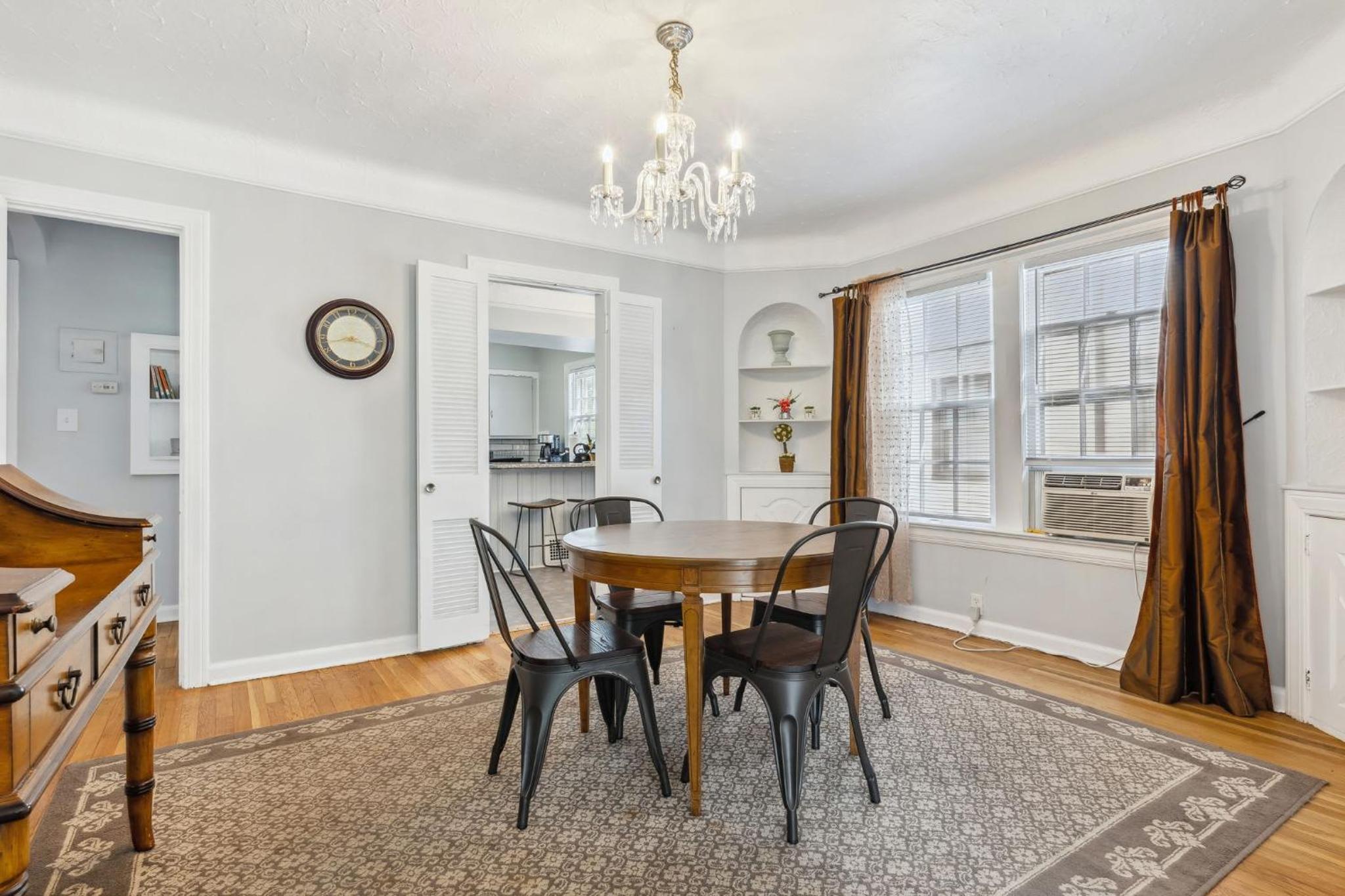Apartment photo 2