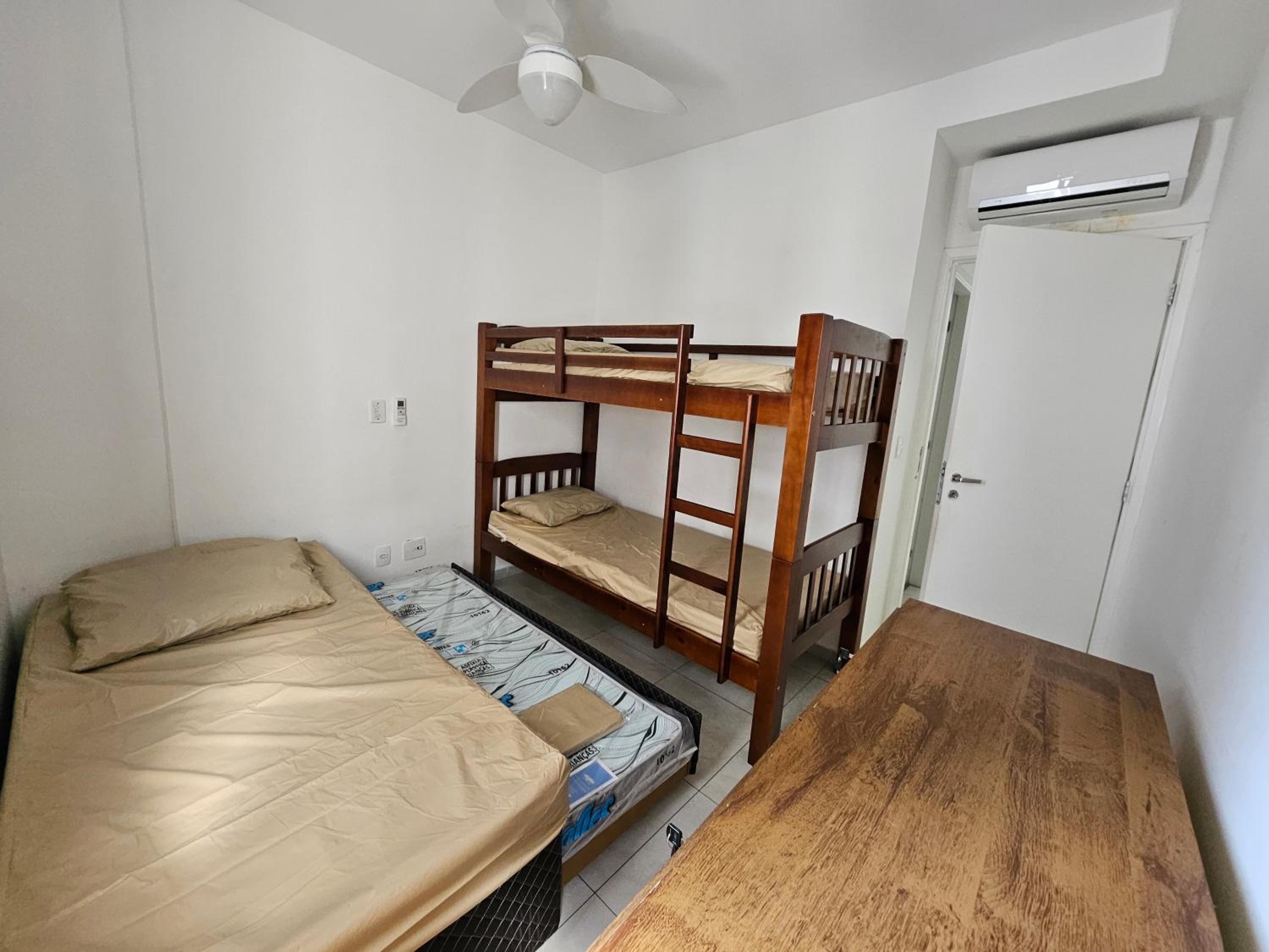 Apartment with Balcony - Photo 35