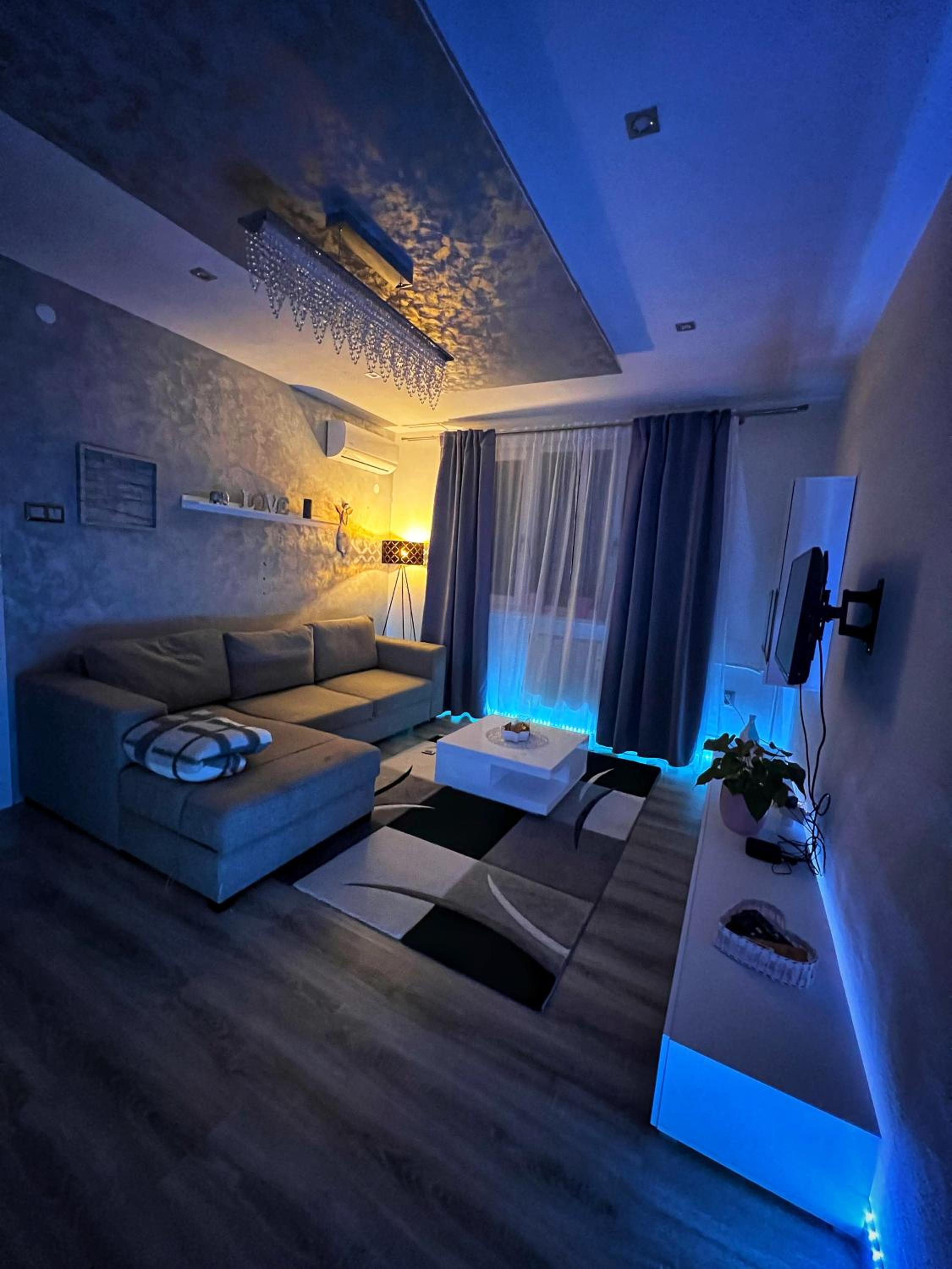 One-Bedroom Apartment photo 1