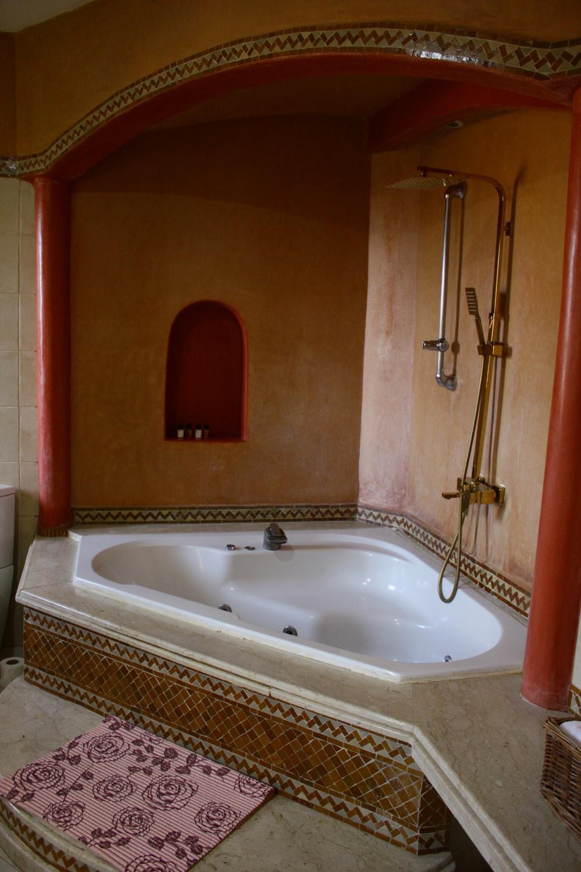 Deluxe Room - Photo 17