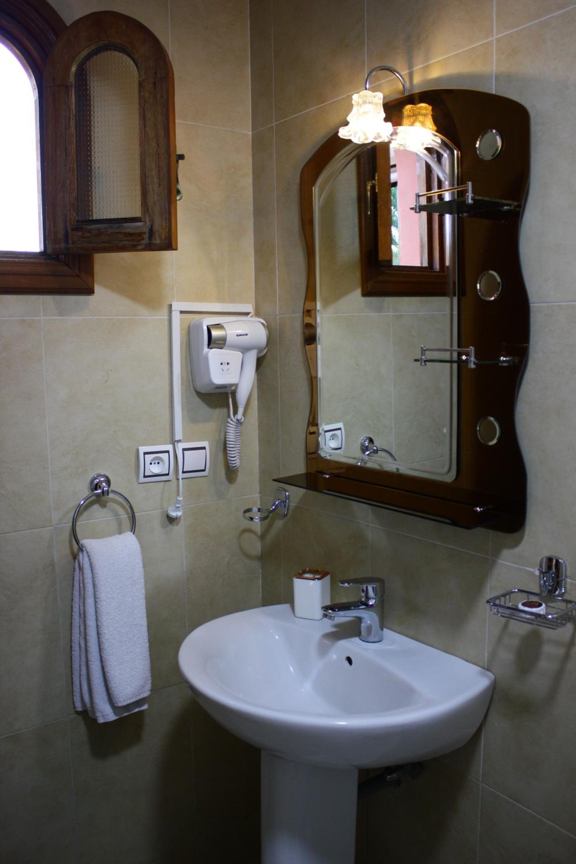 Deluxe Double Room - Photo 6