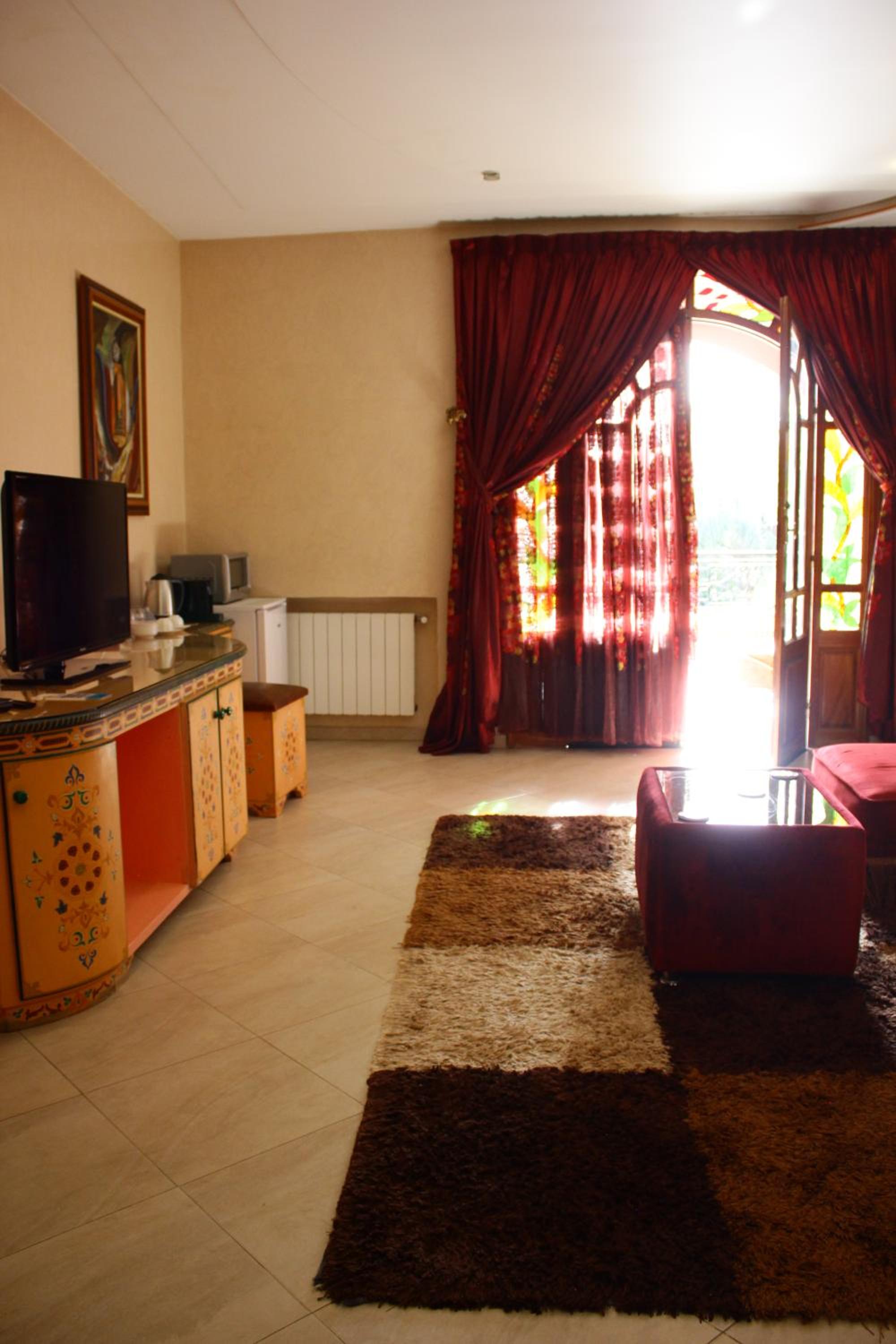 Deluxe Room - Photo 16