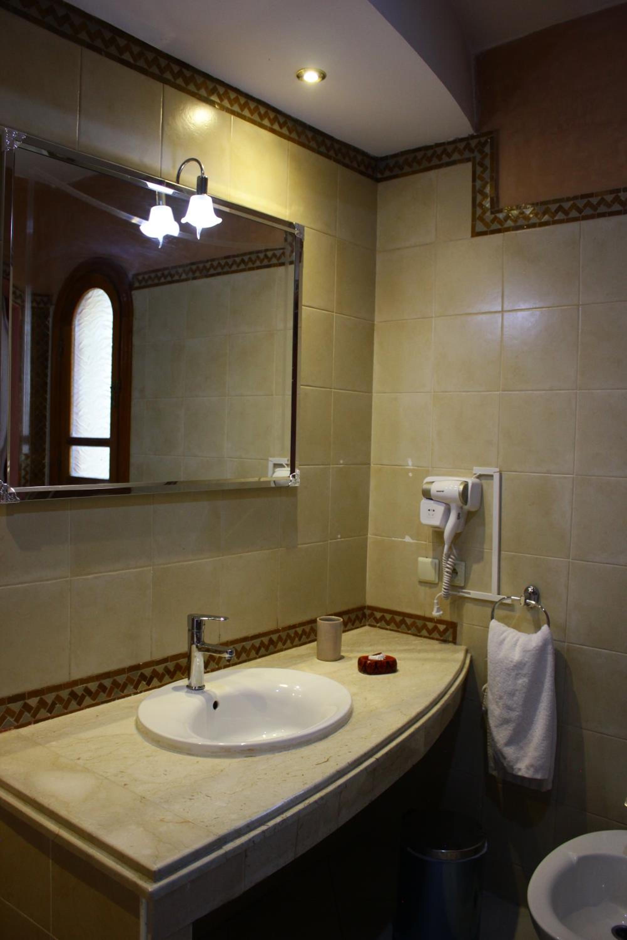 Double Room - Photo 9