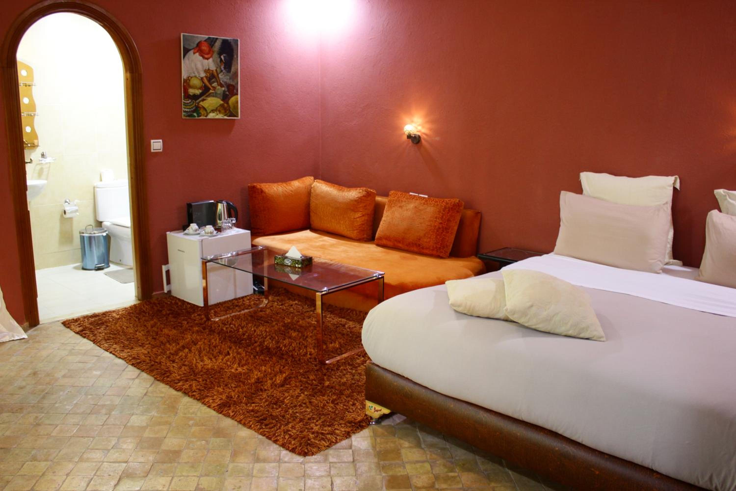 Deluxe Double Room - Photo 11