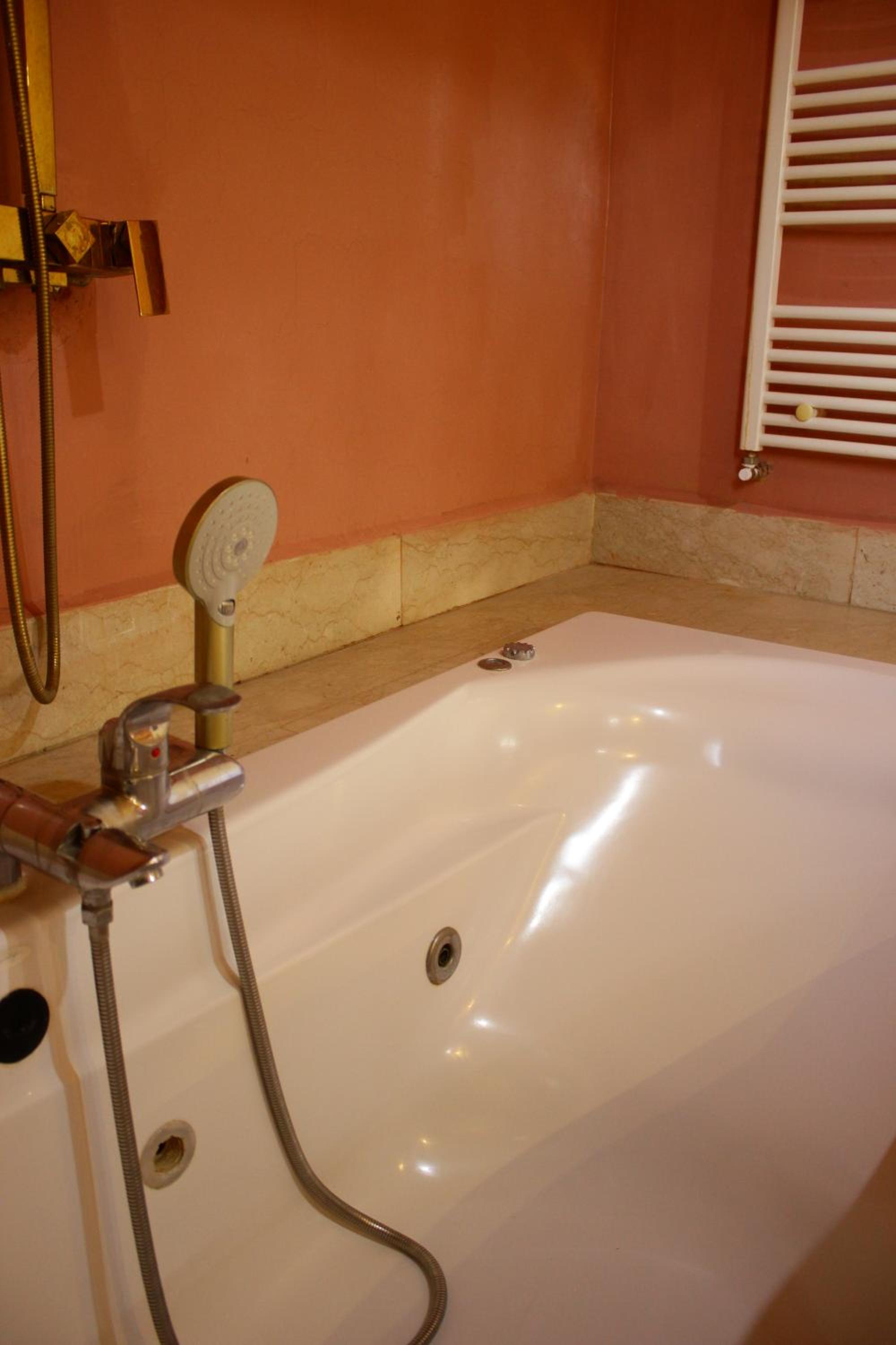 Double Room - Photo 5