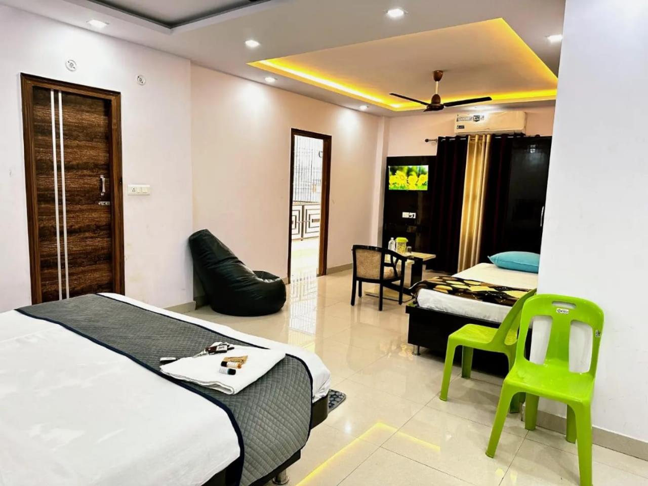 Deluxe King Room photo 2