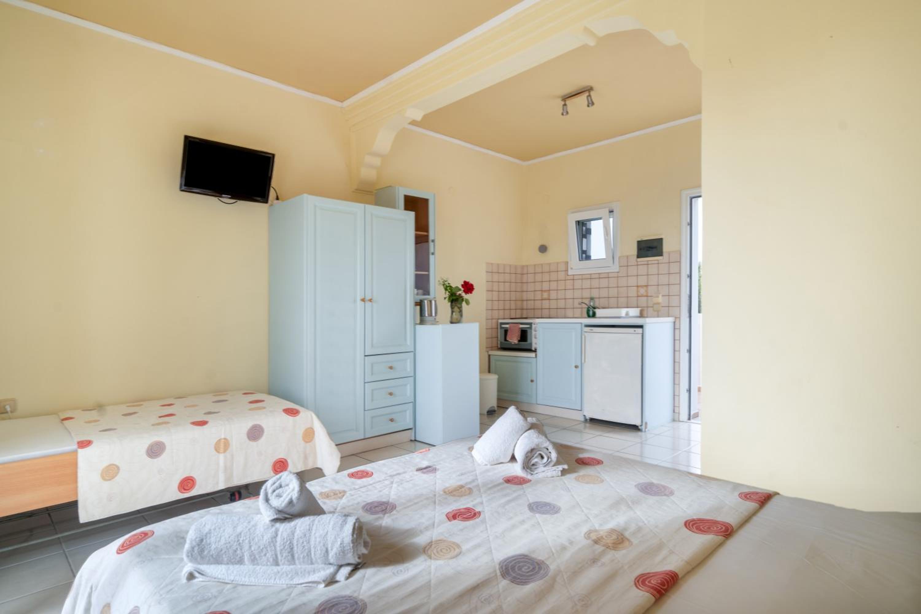 One-Bedroom Apartment with Garden View photo 2