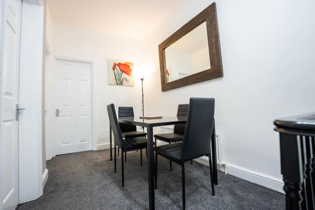 Two-Bedroom Apartment photo 2