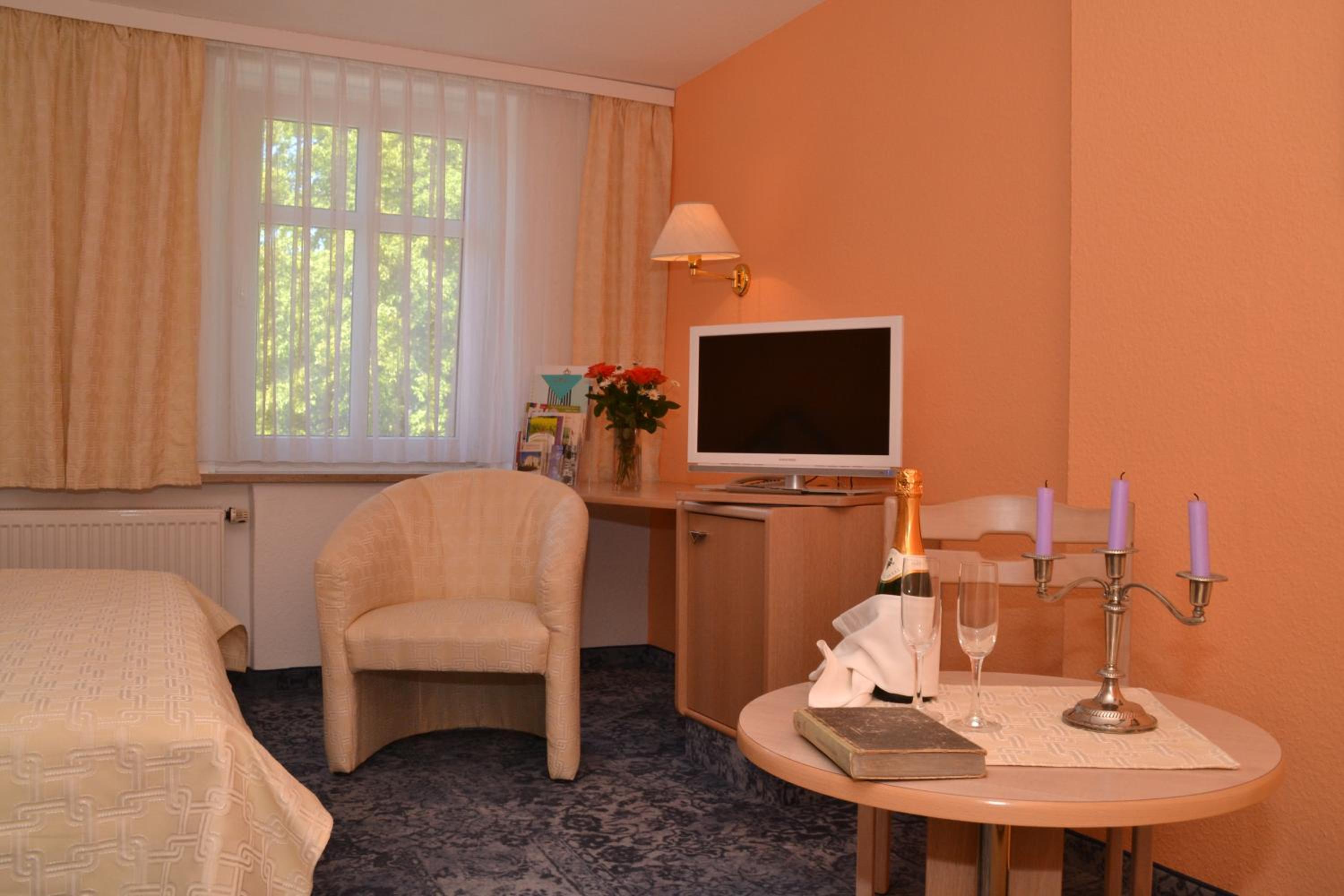 Double Room - Photo 10