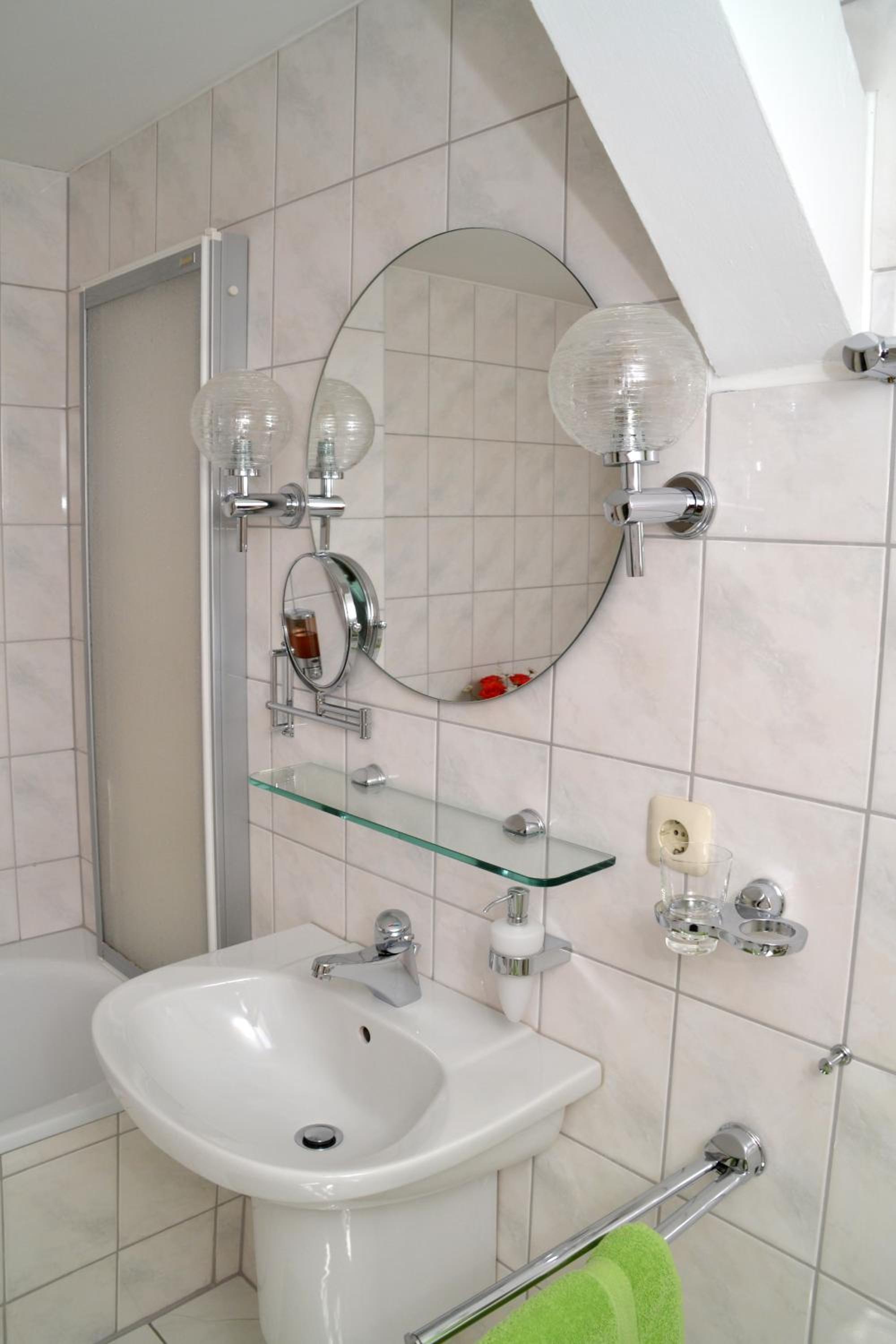 Double Room - Photo 8