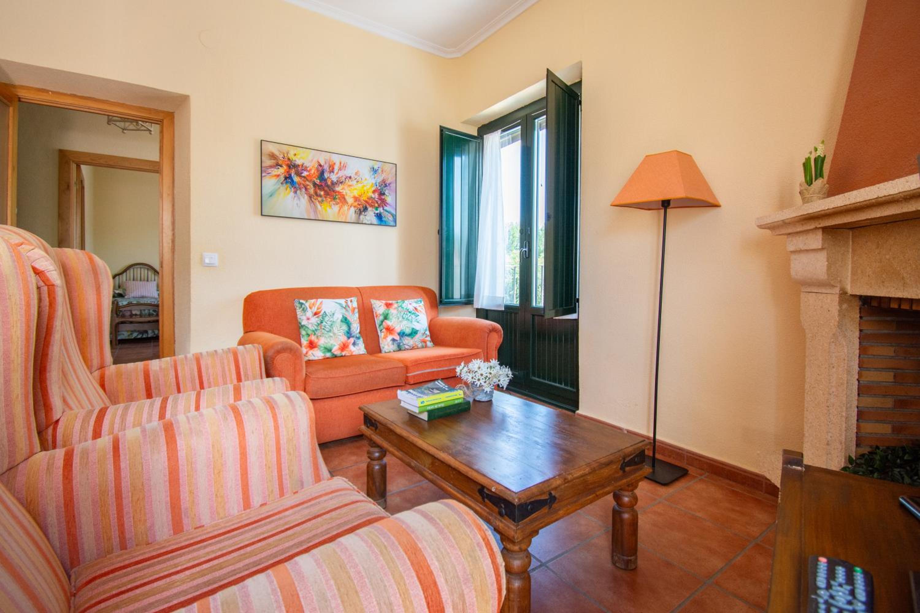 Apartment with Terrace - Photo 6