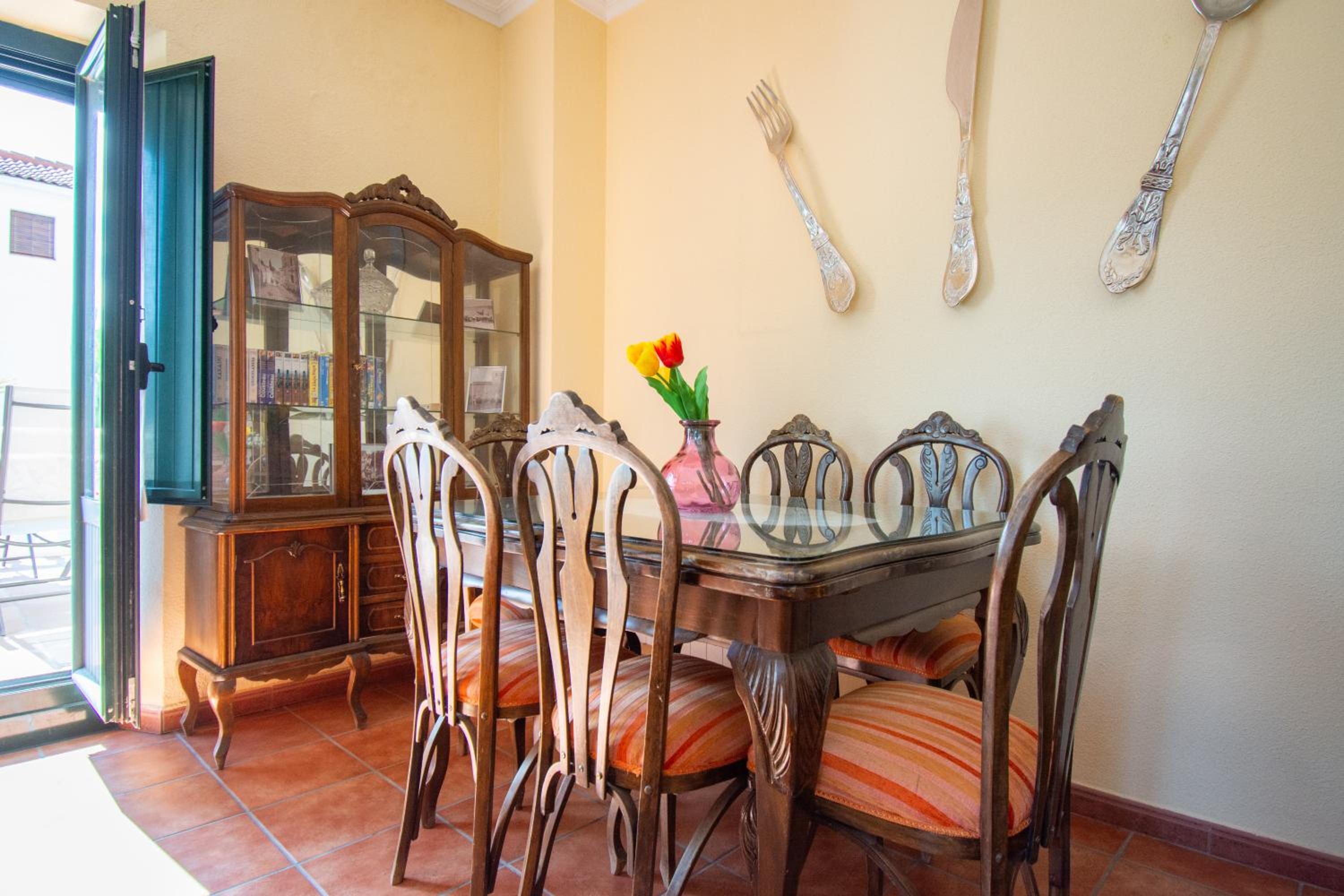 Apartment with Terrace - Photo 4