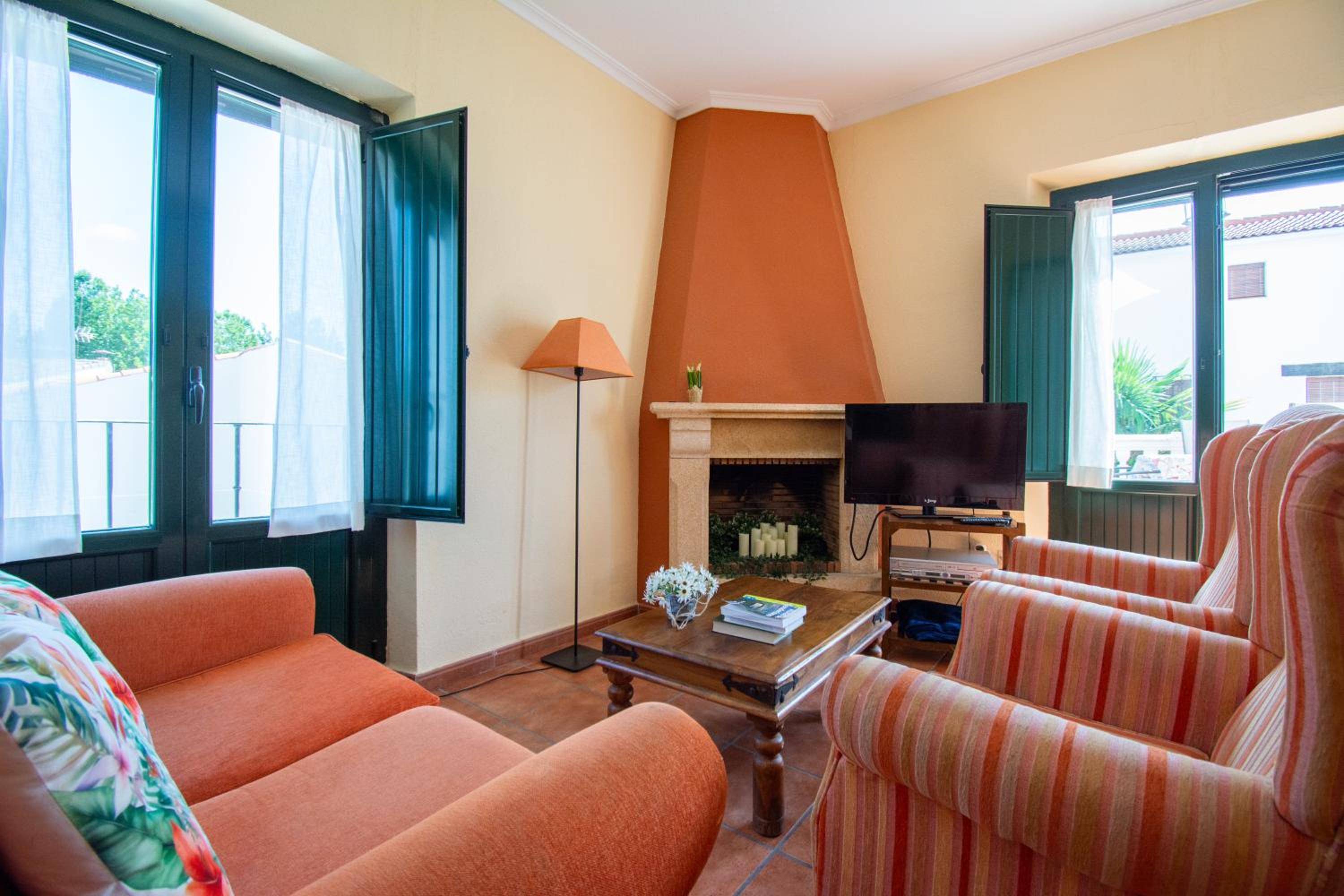 Apartment with Terrace - Photo 2