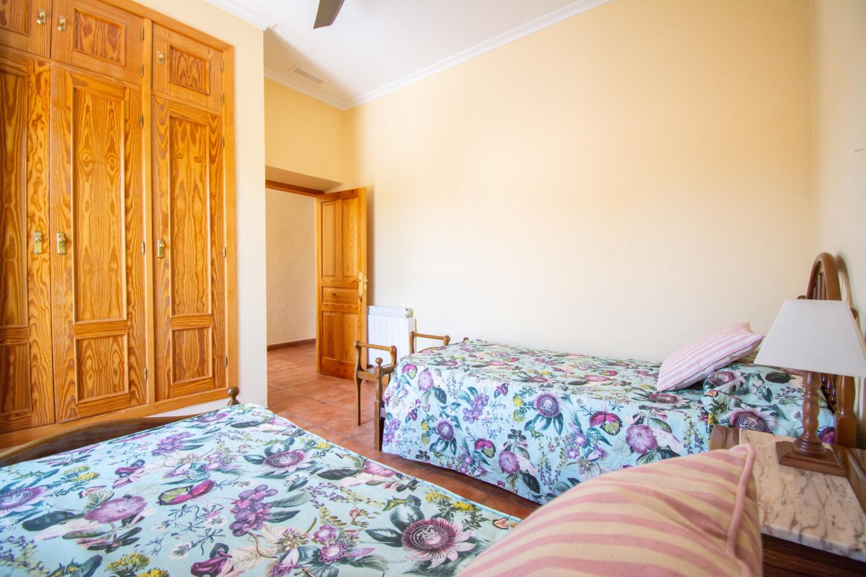 Apartment with Terrace - Photo 15
