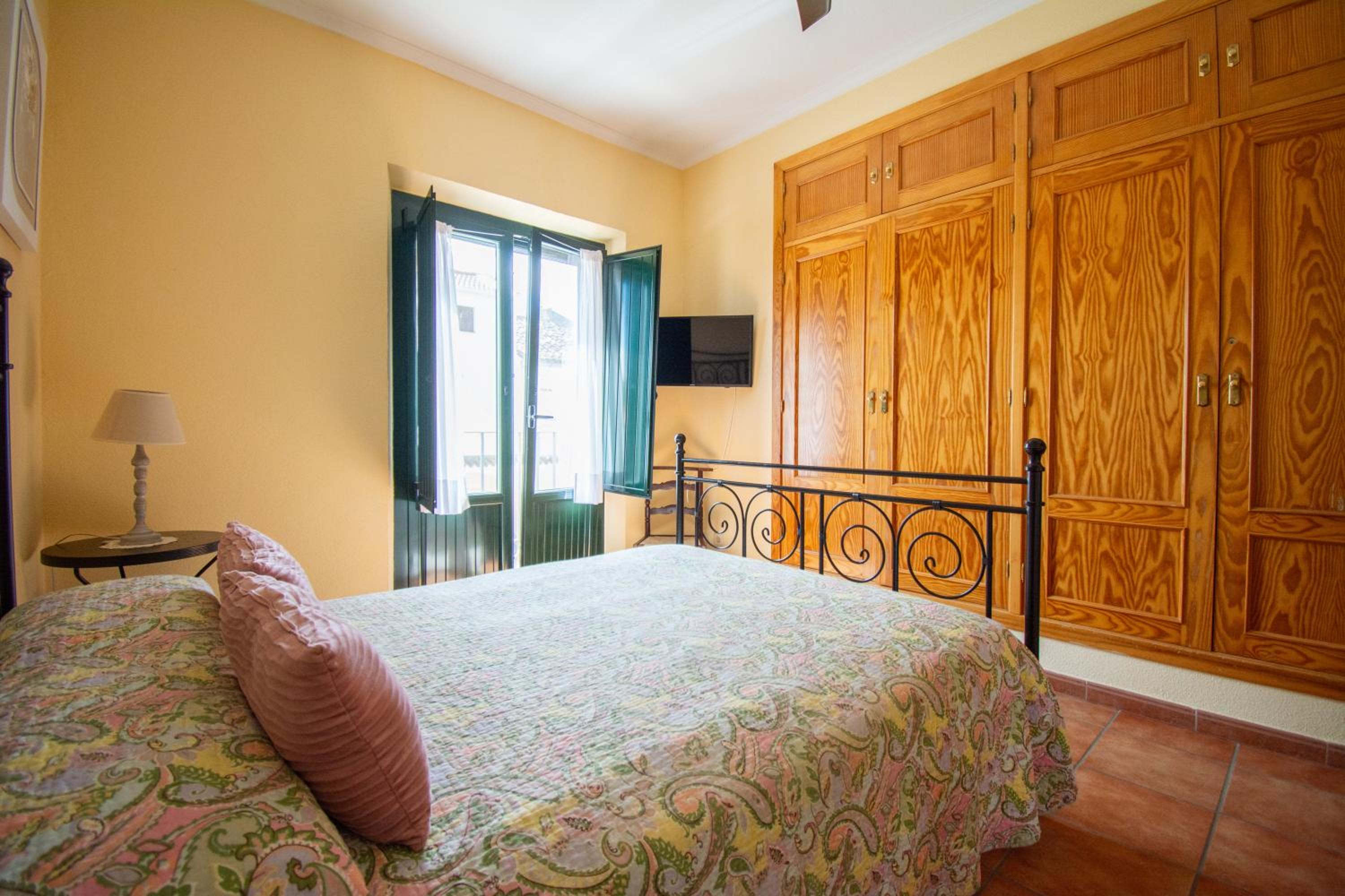 Apartment with Terrace - Photo 13