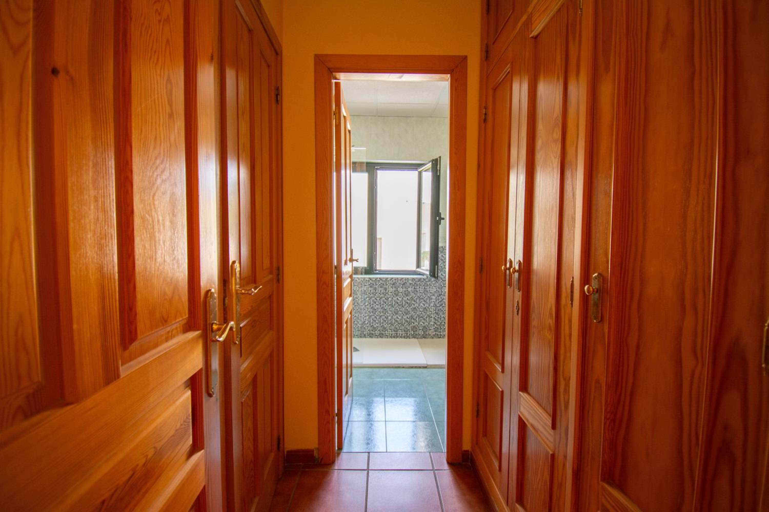 Apartment with Terrace - Photo 30