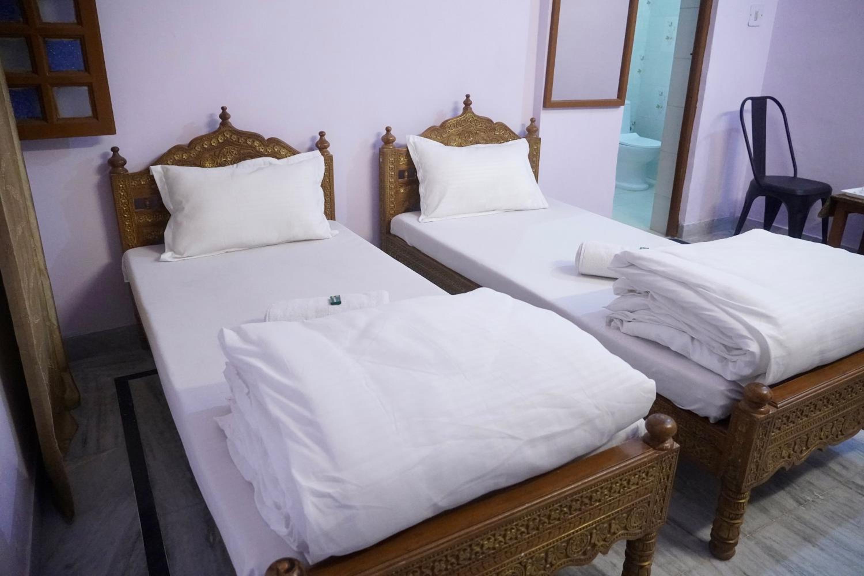 Twin Room With Private Bathroom photo 1