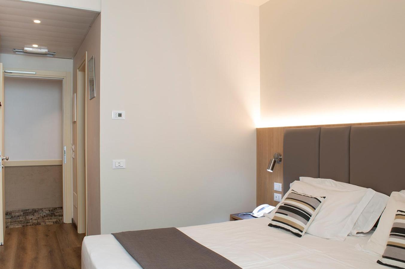 Double Room - Photo 3