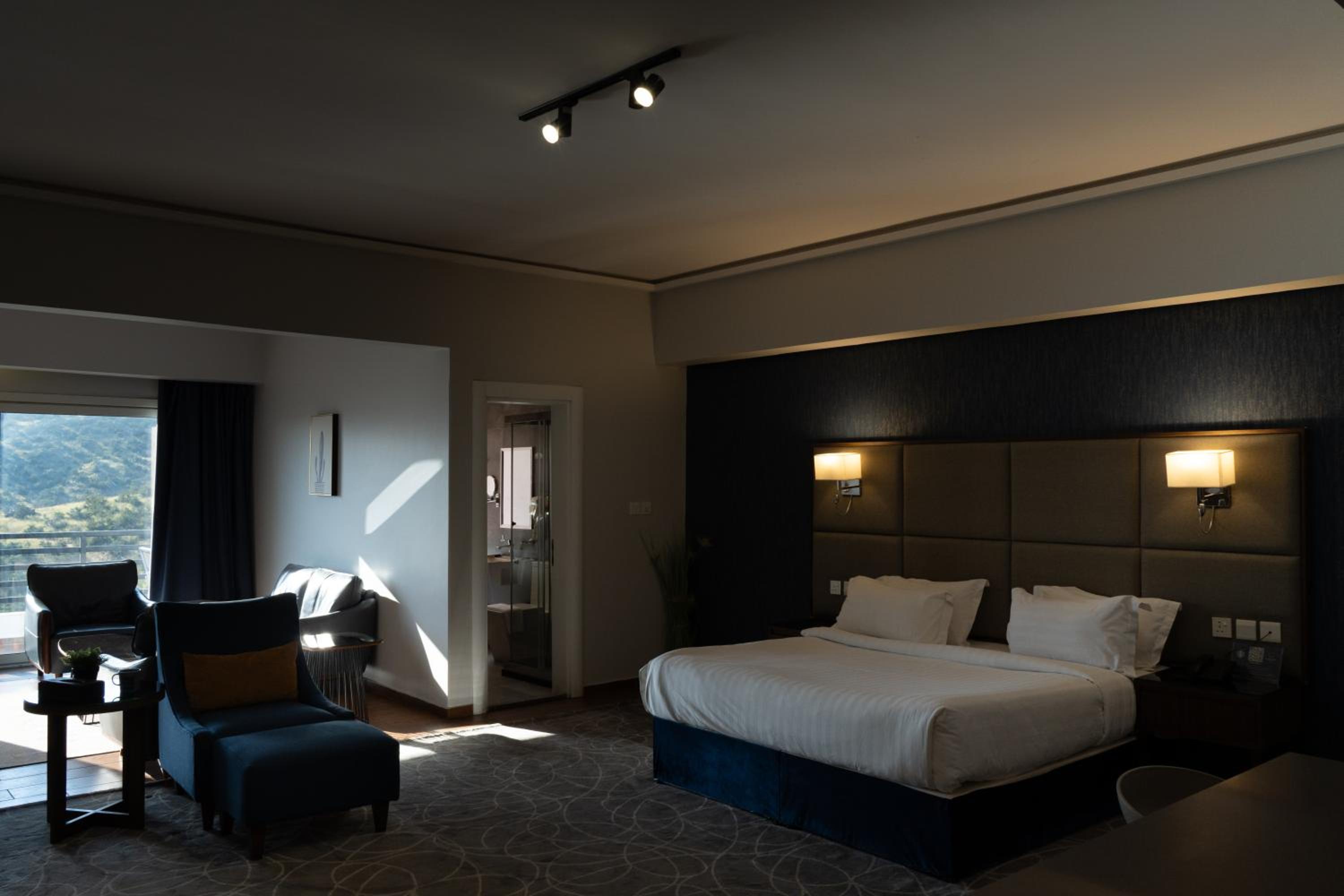 Deluxe Room (2 Adults + 1 Child)