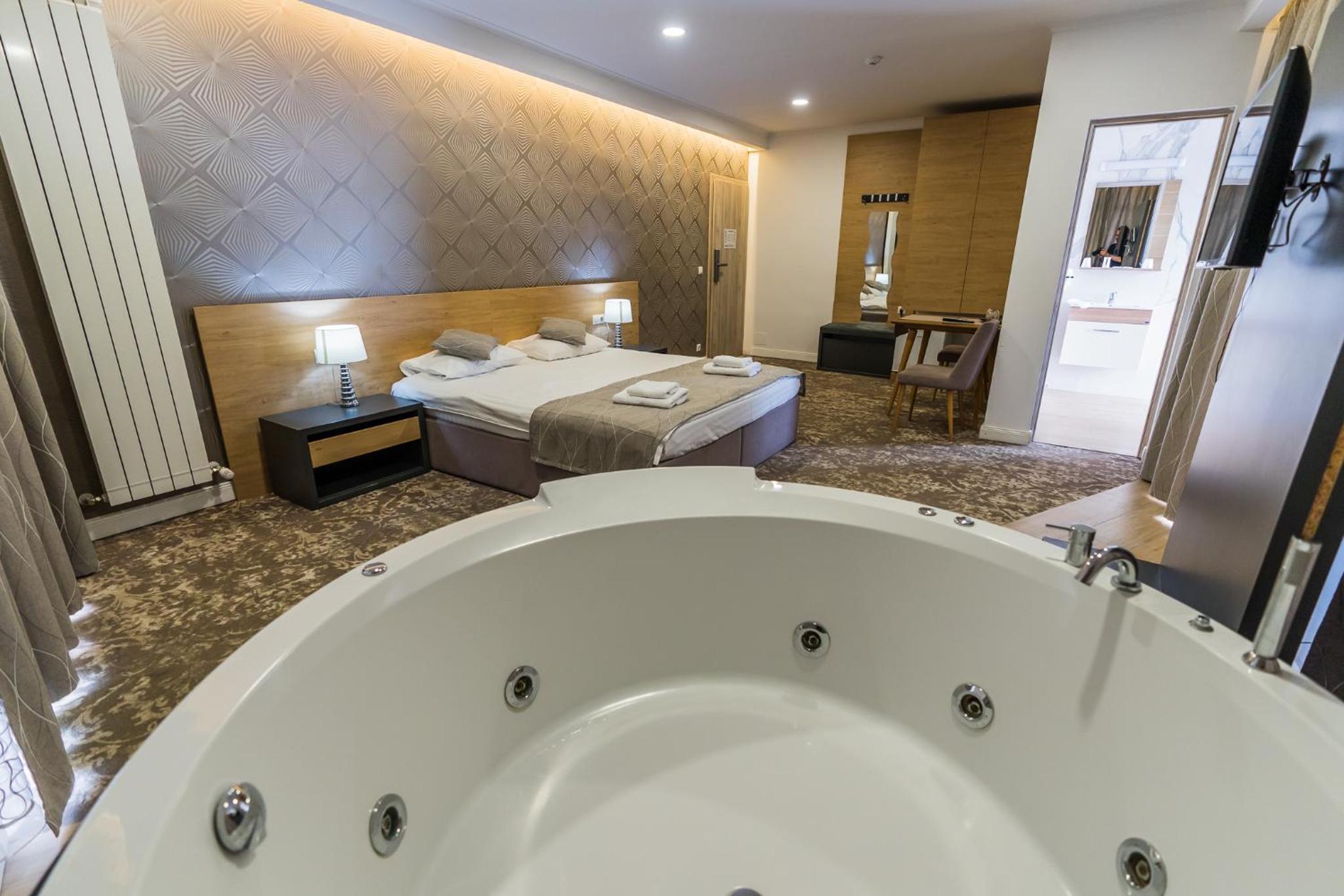 King Room with Spa Bath
