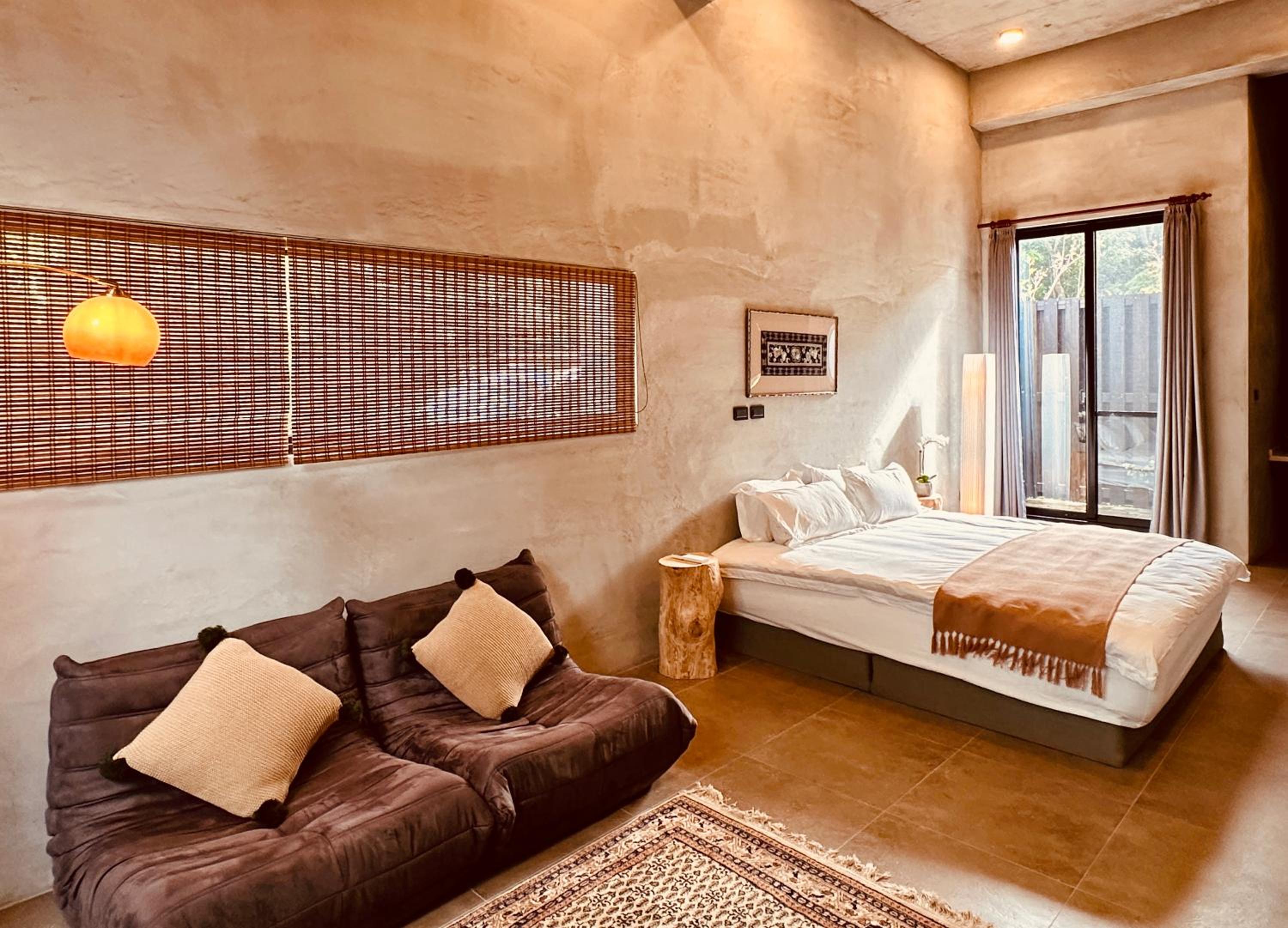 Deluxe Double Room with Balcony - Photo 3